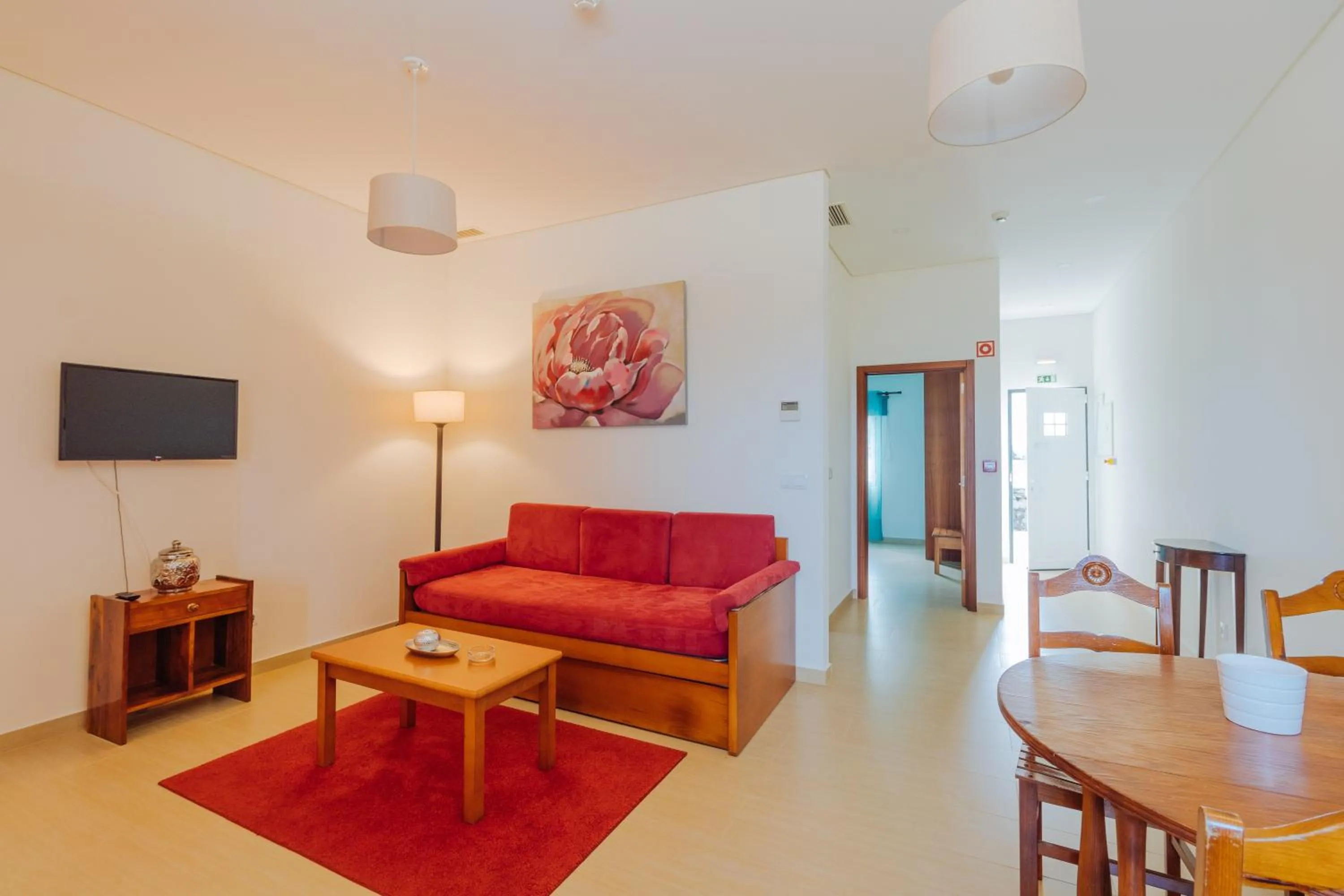 Communal lounge/ TV room in Solar Do Conde Garden Hotel