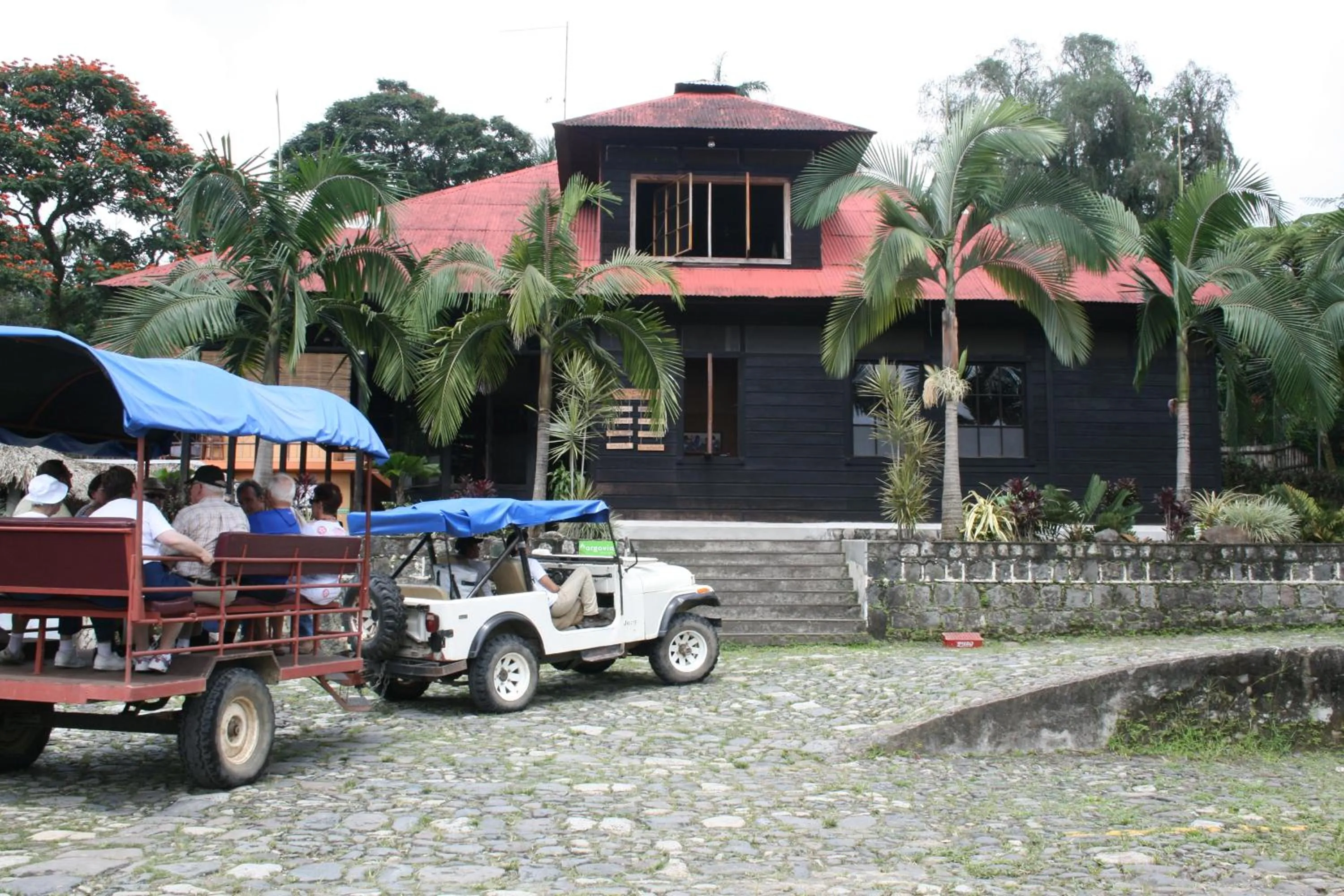 Facade/entrance in Argovia Ecolodge