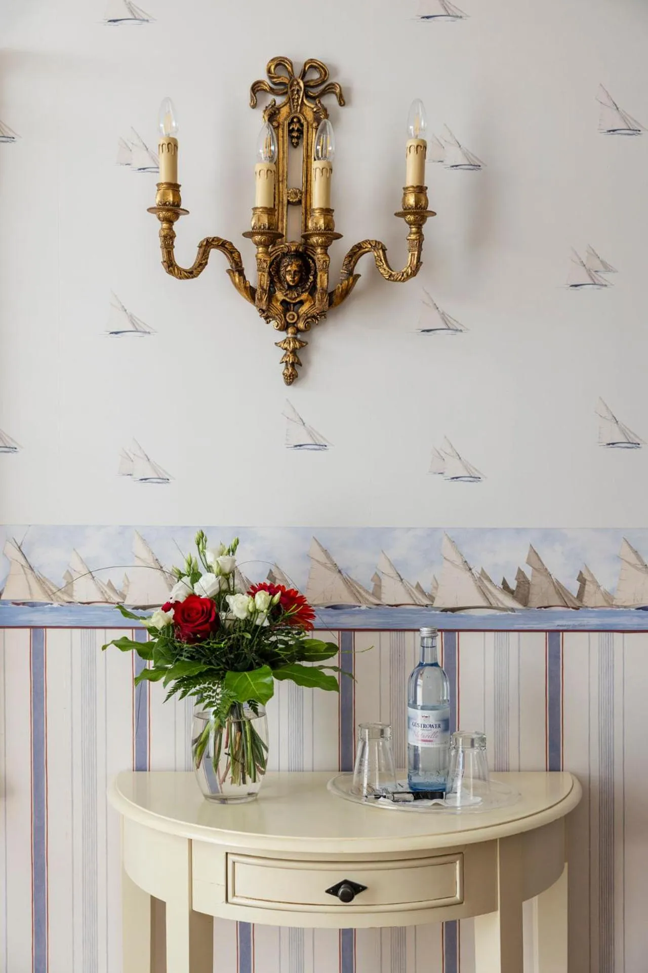 Decorative detail in Hotel Nautilus