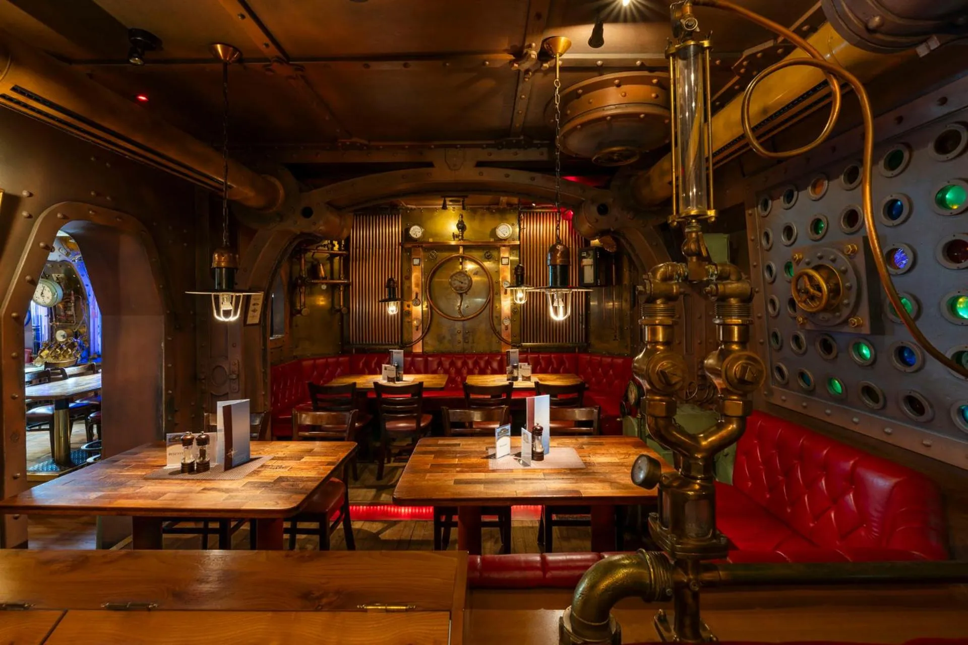 Restaurant/places to eat in Hotel Nautilus