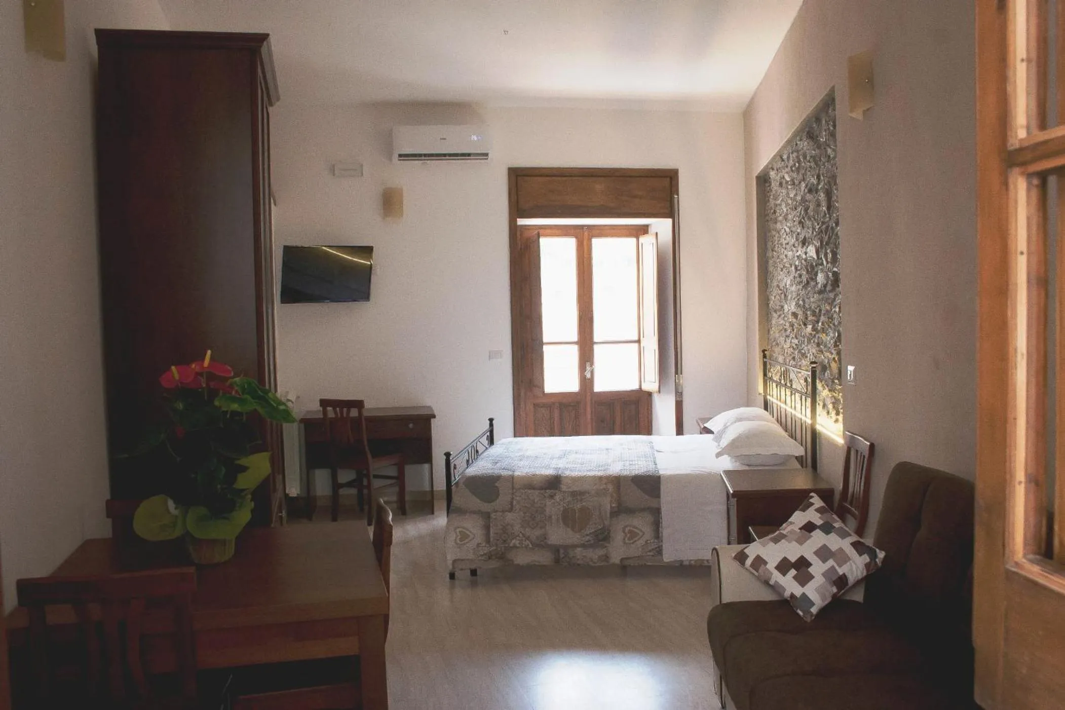 Photo of the whole room, Bed in Il Covo dei Re