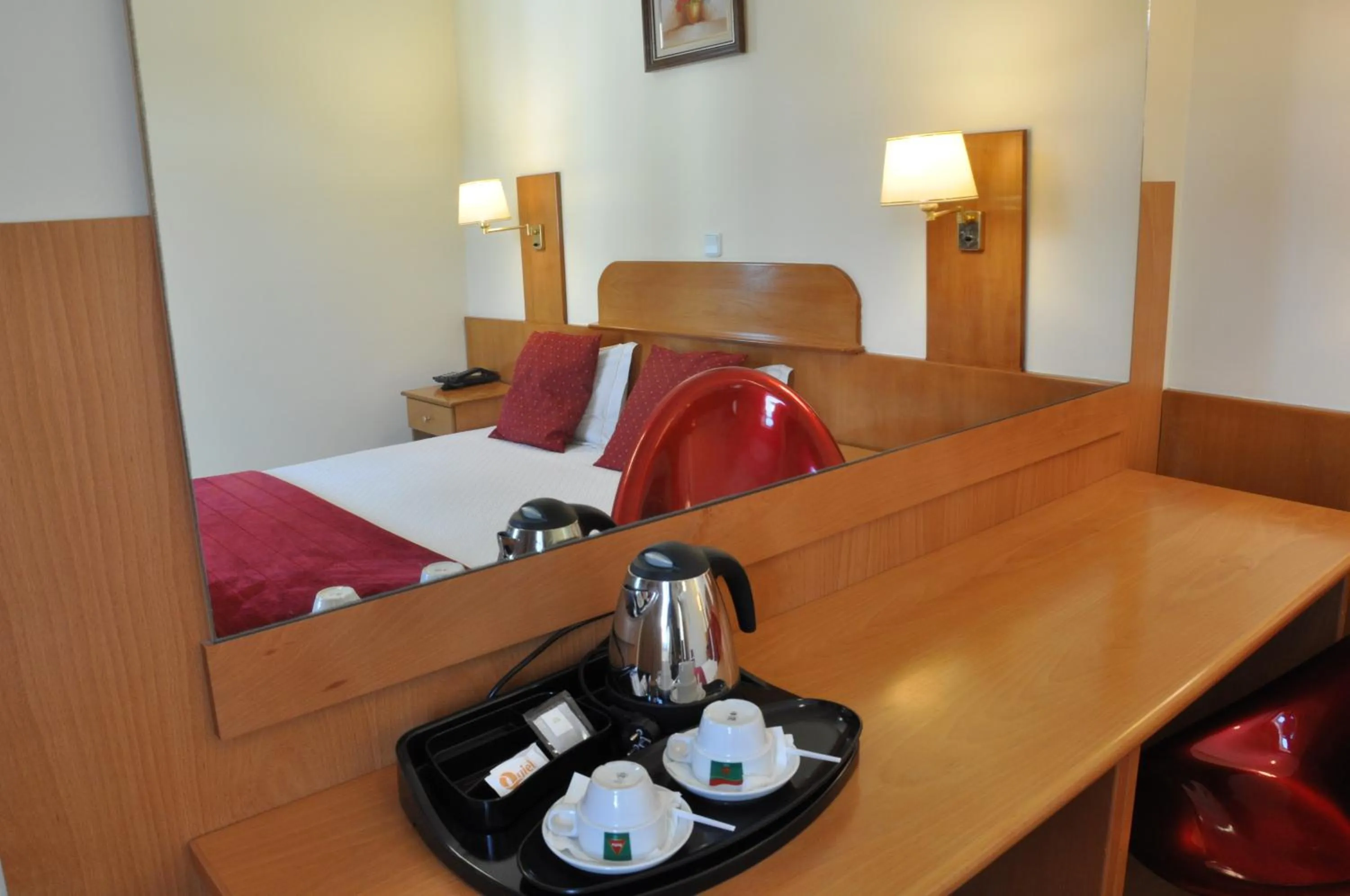 Coffee/tea facilities, Bed in Hotel Solneve