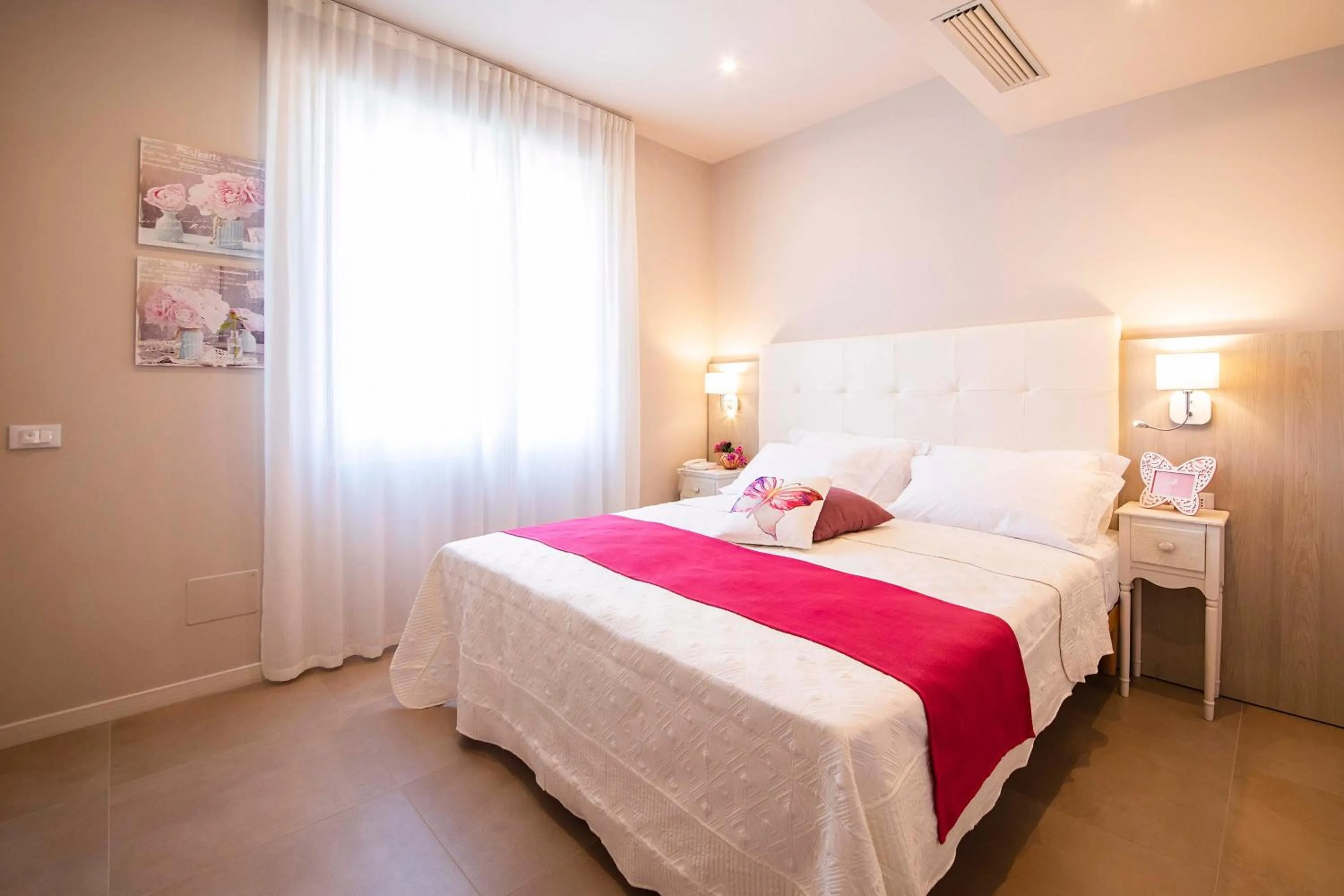 Photo of the whole room, Bed in Apart-Hotel la Rocchetta