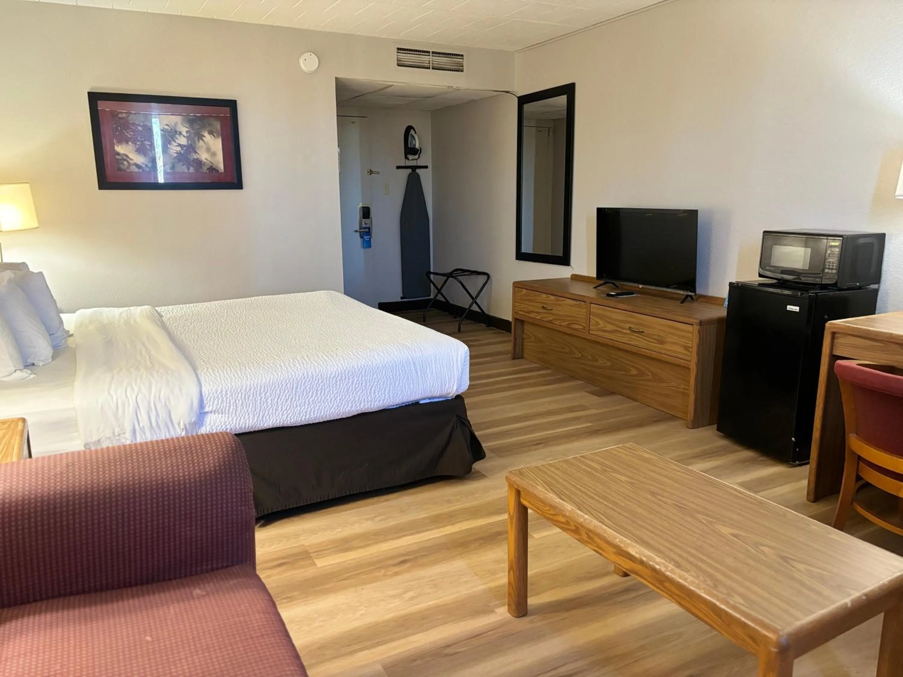 Guests, Bed in Days Inn by Wyndham Williamsport