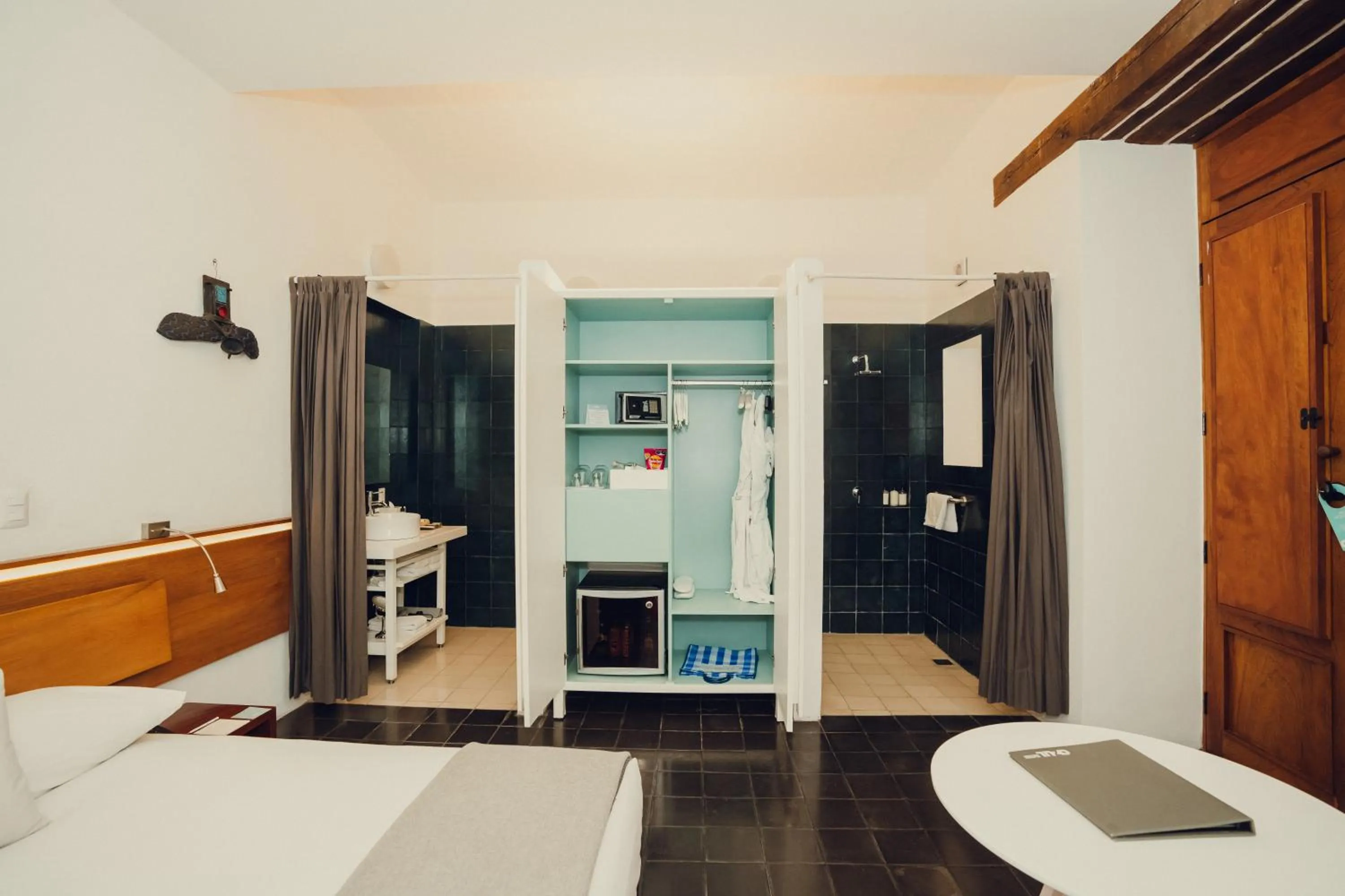 wardrobe, Bed in Hotel Azul de Oaxaca