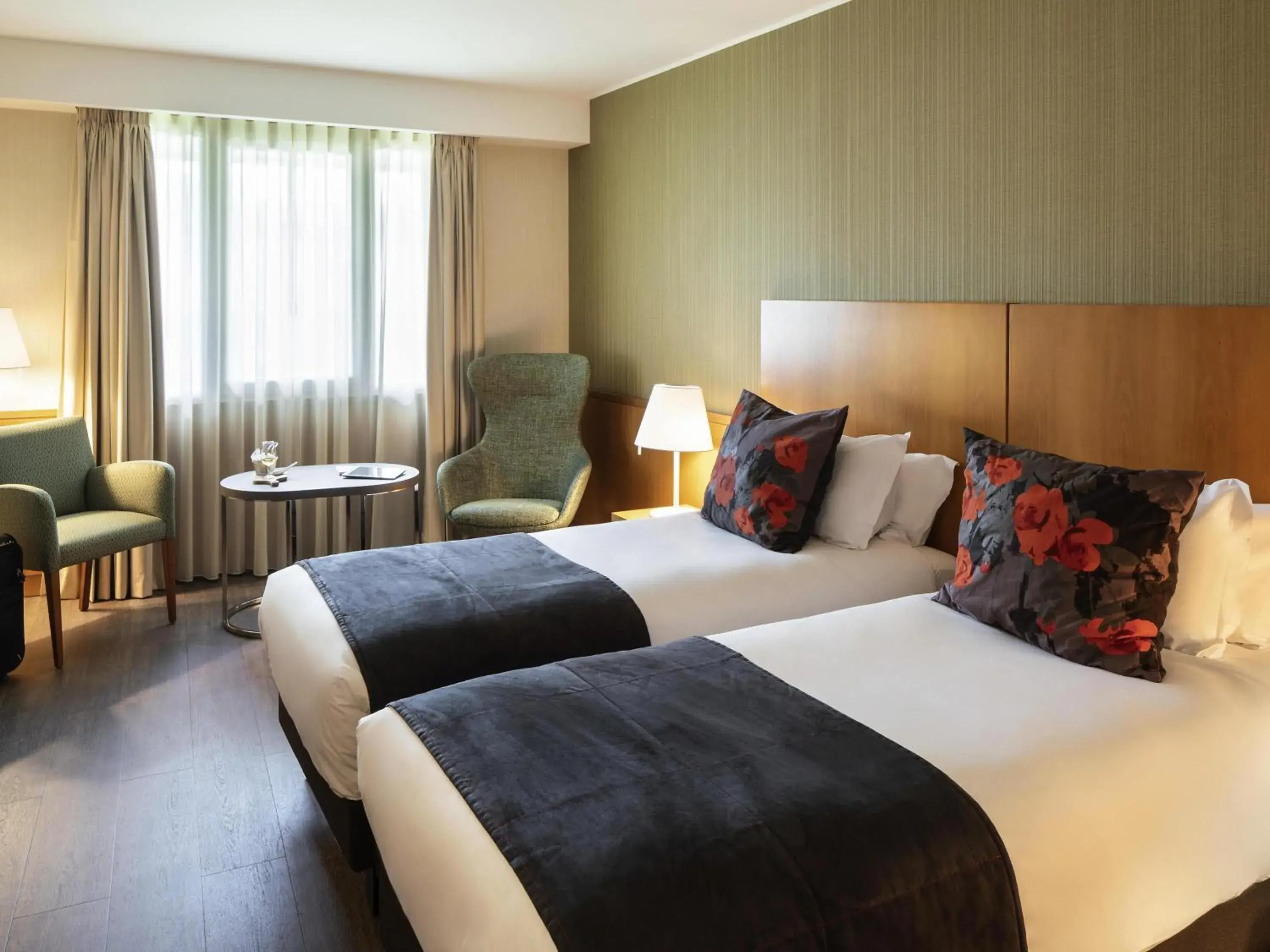 Standard Twin Room in Hotel Mercure Porto Gaia Standard Twin Room in Hotel Mercure Porto Gaia