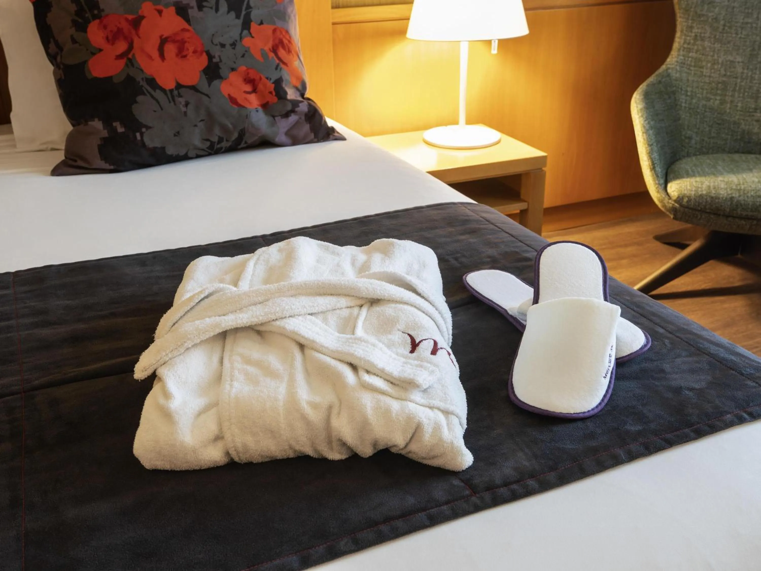 Bedroom, Bed in Hotel Mercure Porto Gaia