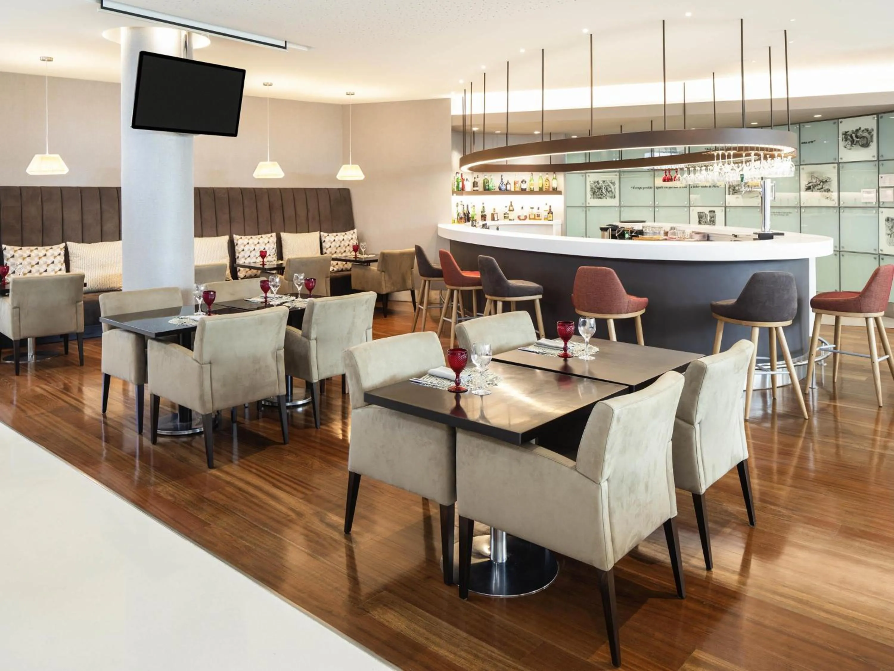 Restaurant/places to eat in Hotel Mercure Porto Gaia