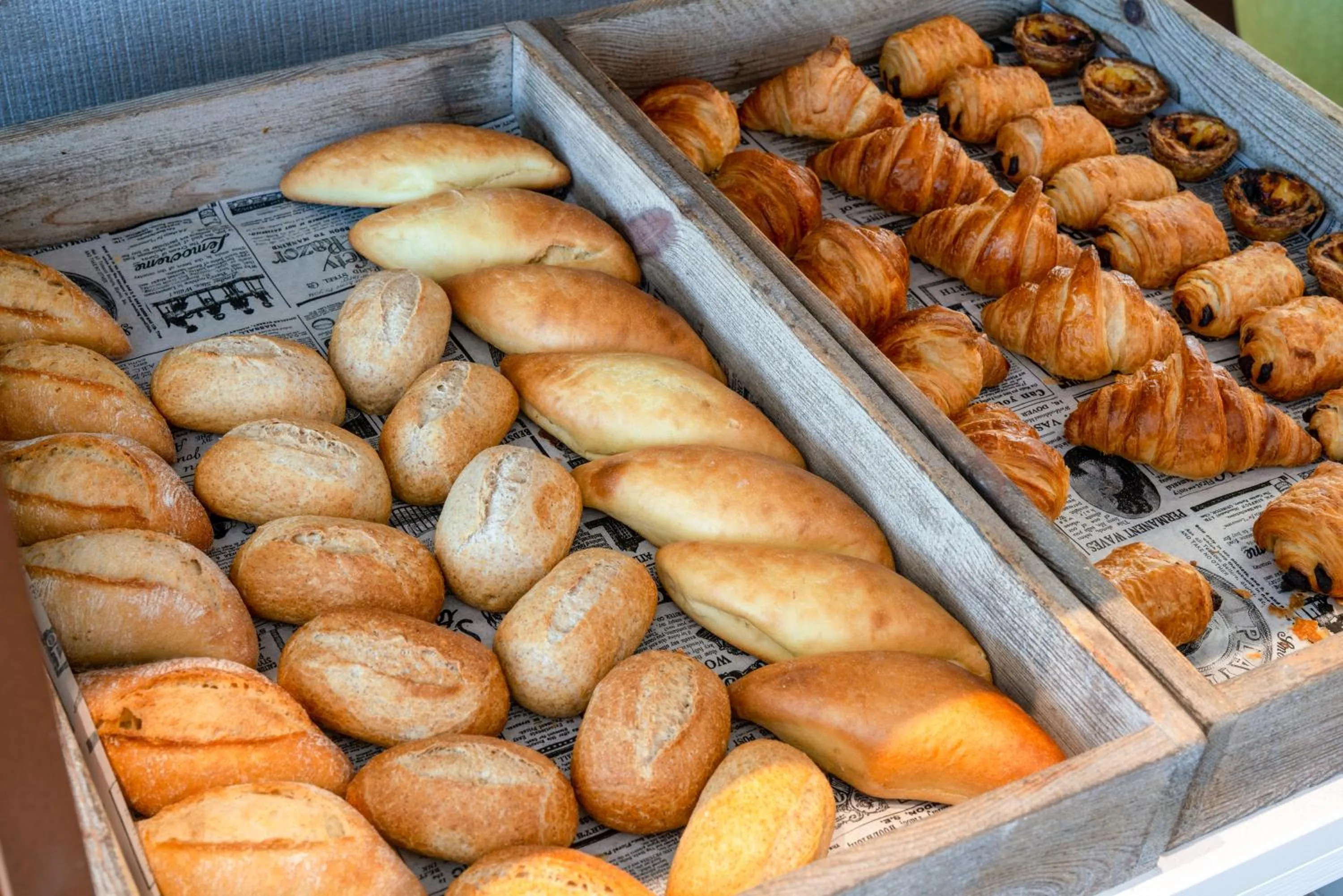 Buffet breakfast in Hotel Mercure Porto Gaia