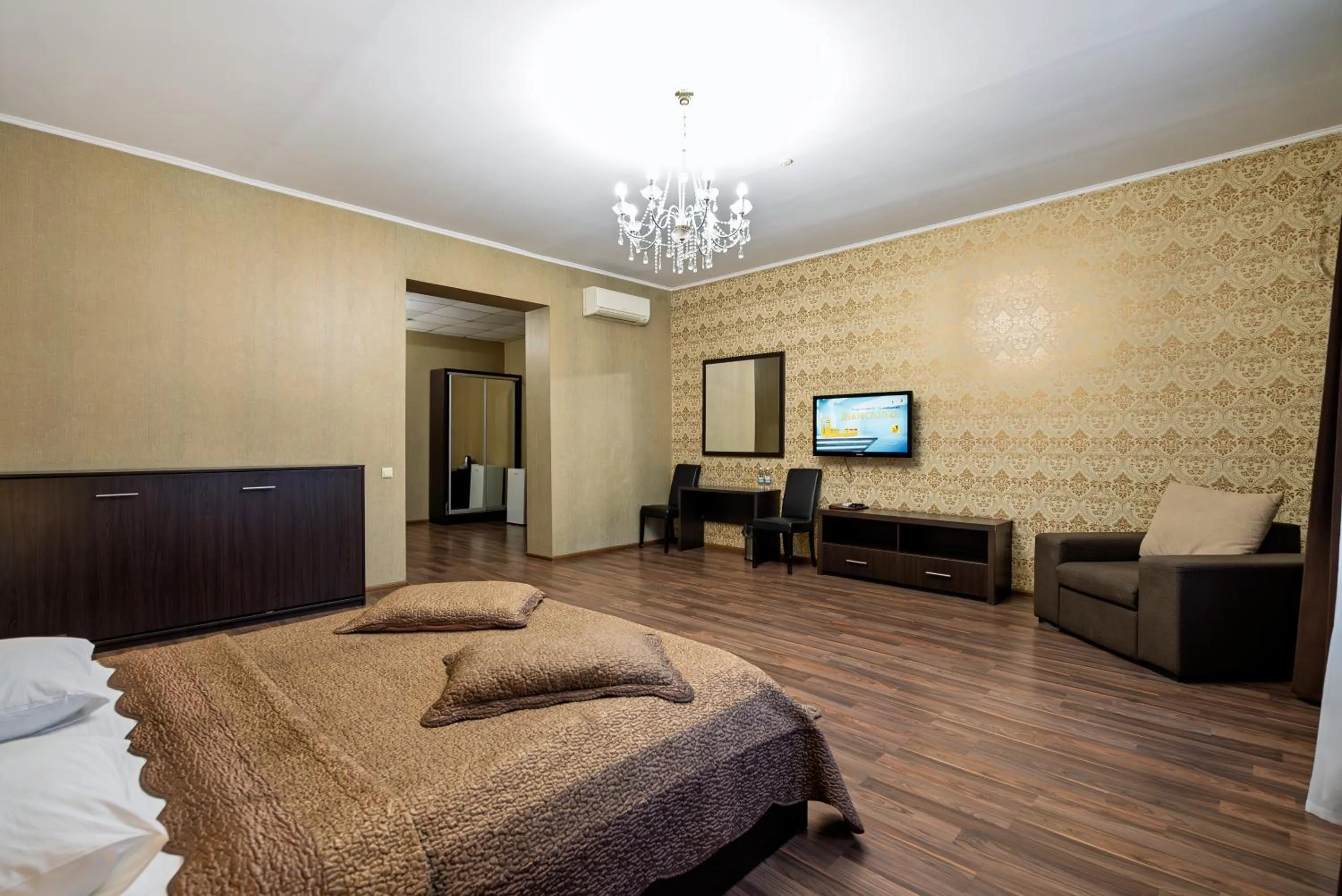 TV and multimedia, Bed in Hotel Verhovina