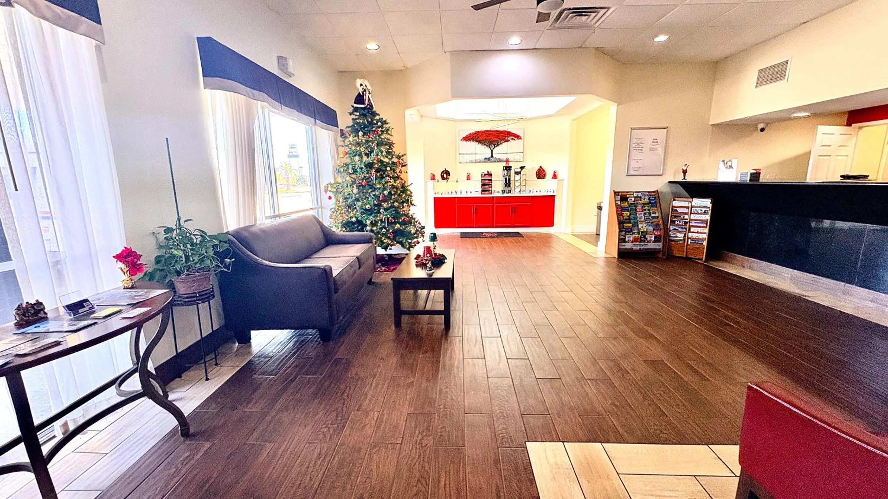Seating area in Red Roof Inn Slidell