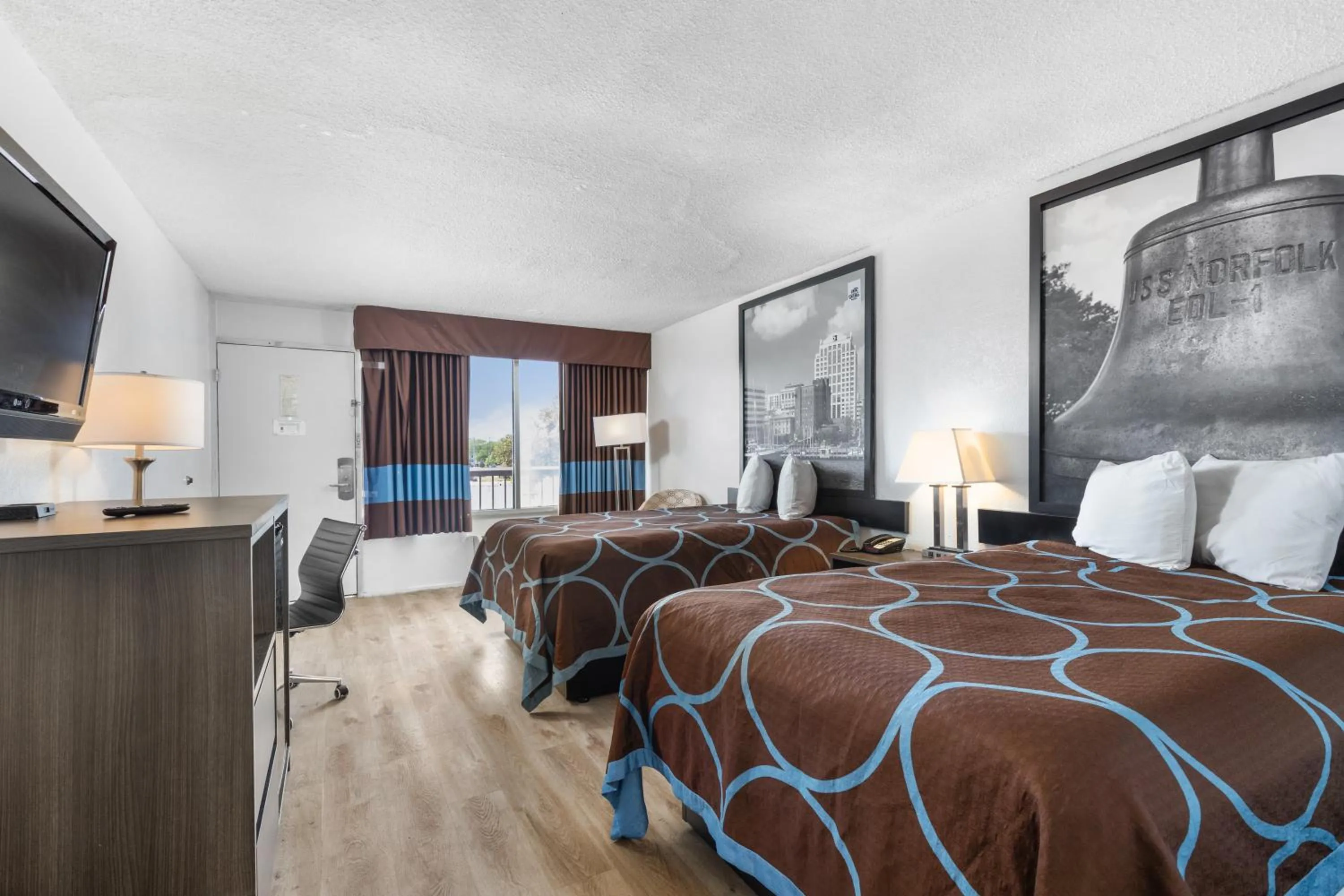 Bed in Casa Del Mar Hotel