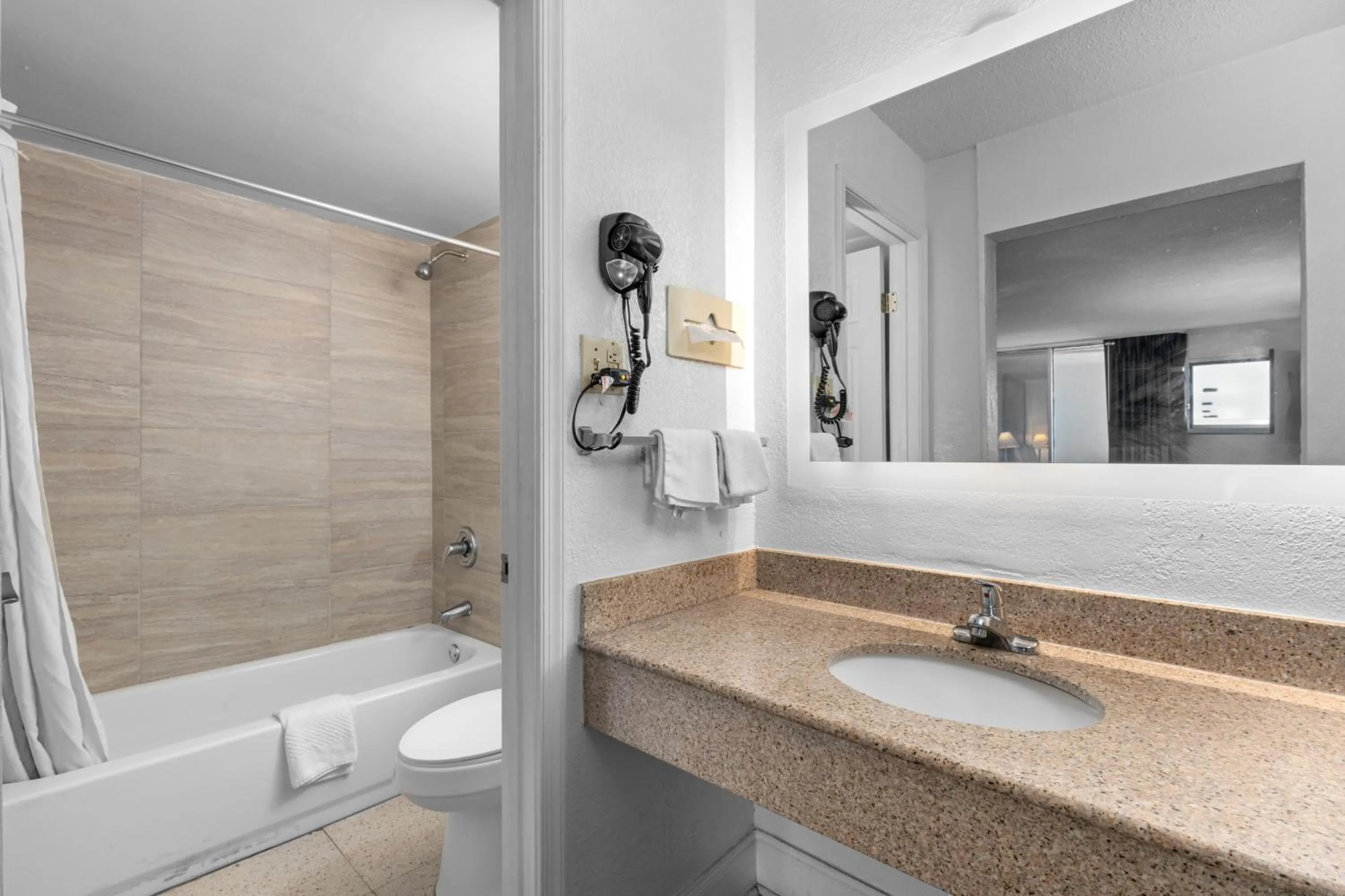 Shower in Casa Del Mar Hotel