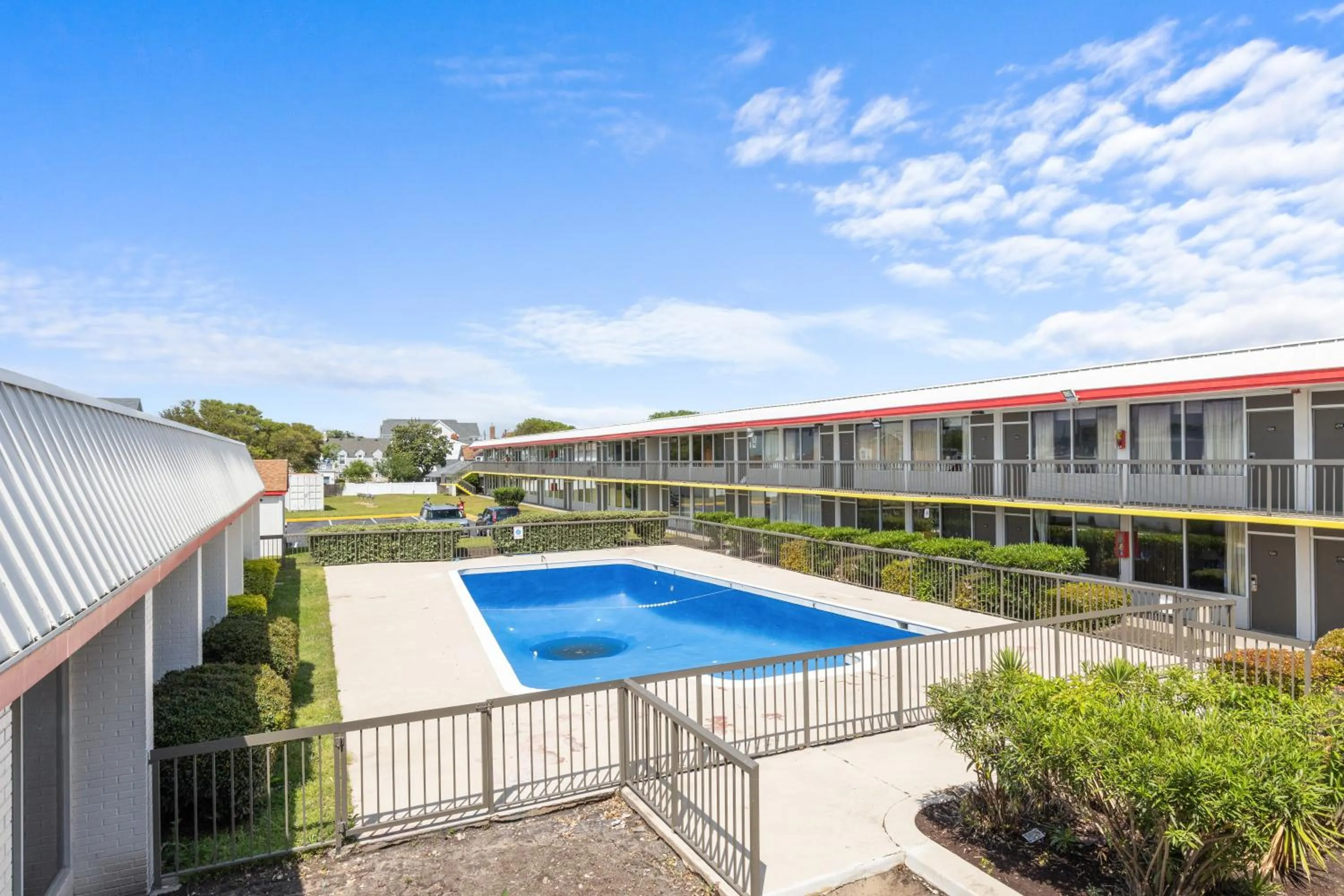 Swimming pool in Casa Del Mar Hotel