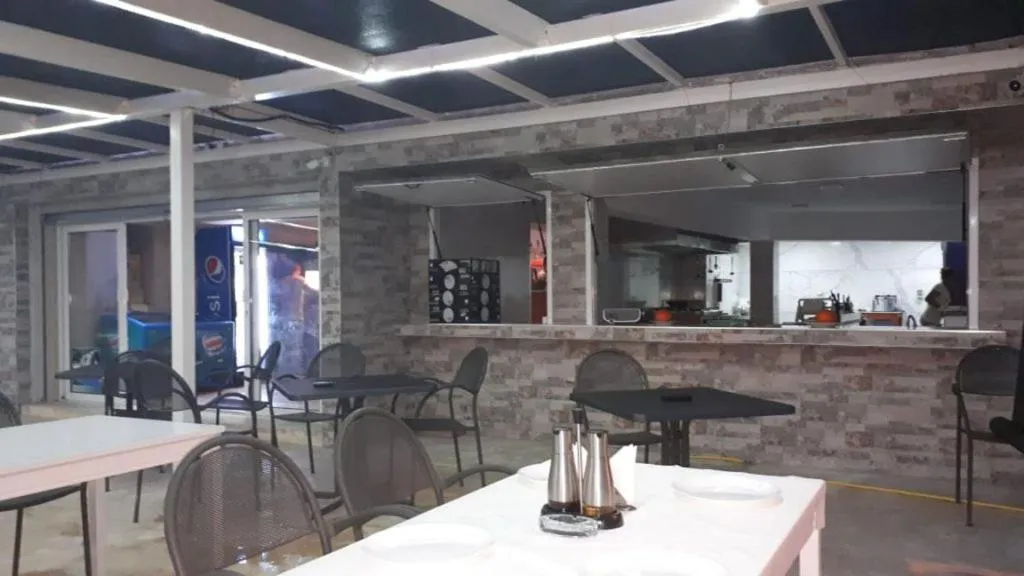 Restaurant/places to eat in Palmanova Beach Mardok