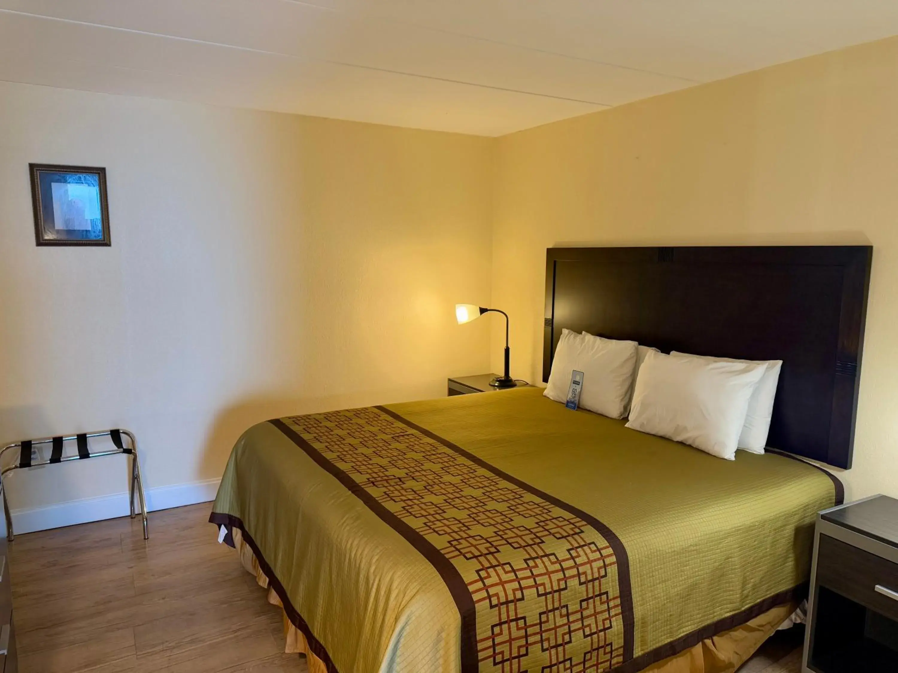 1 King Bed, One-Bedroom, Oceanfront, Non-Smoking in Travelodge by Wyndham Suites Virginia Beach Oceanfront 1 King Bed, One-Bedroom, Oceanfront, Non-Smoking in Travelodge by Wyndham Suites Virginia Beach Oceanfront