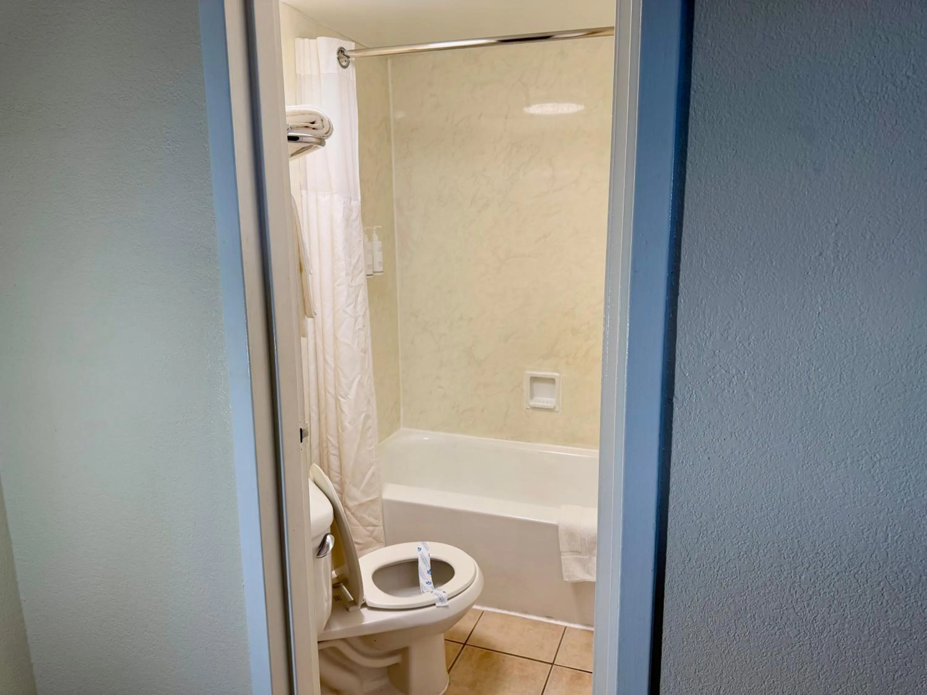 Bathroom in Aquarius Oceanfront Hotel