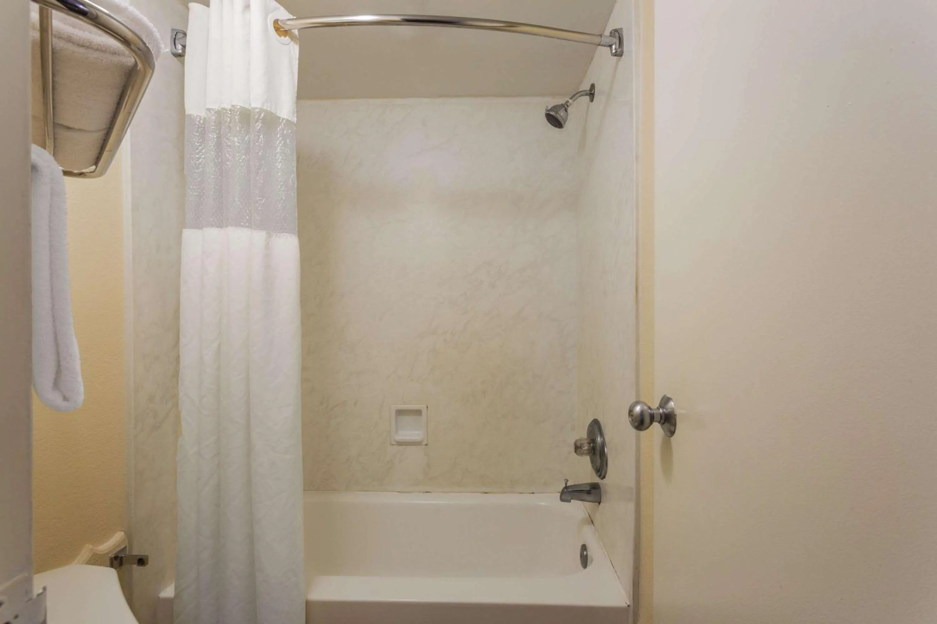 Shower in Aquarius Oceanfront Hotel