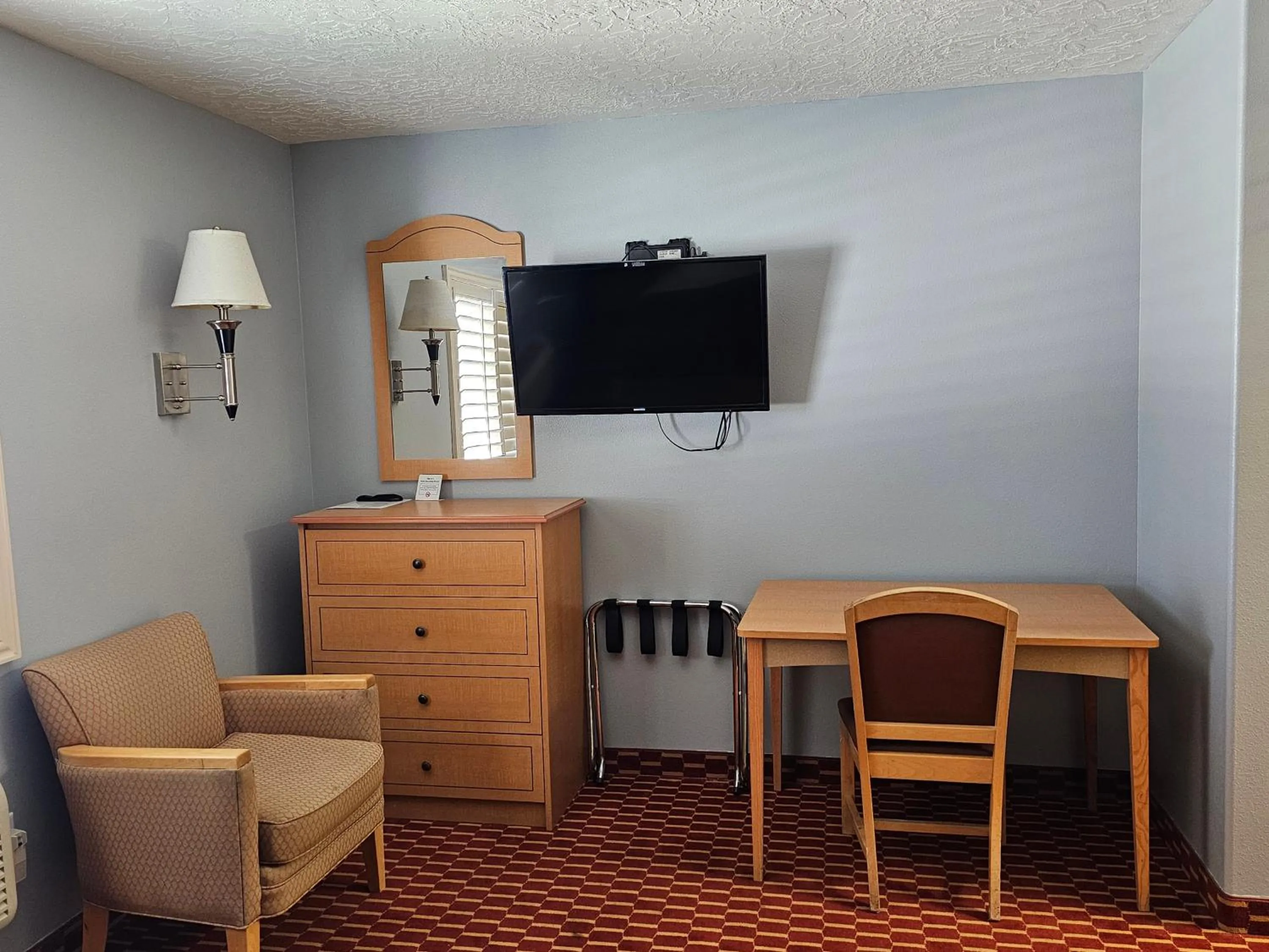 Living room in Executive Inn & Suites Extended Stay - Vernal