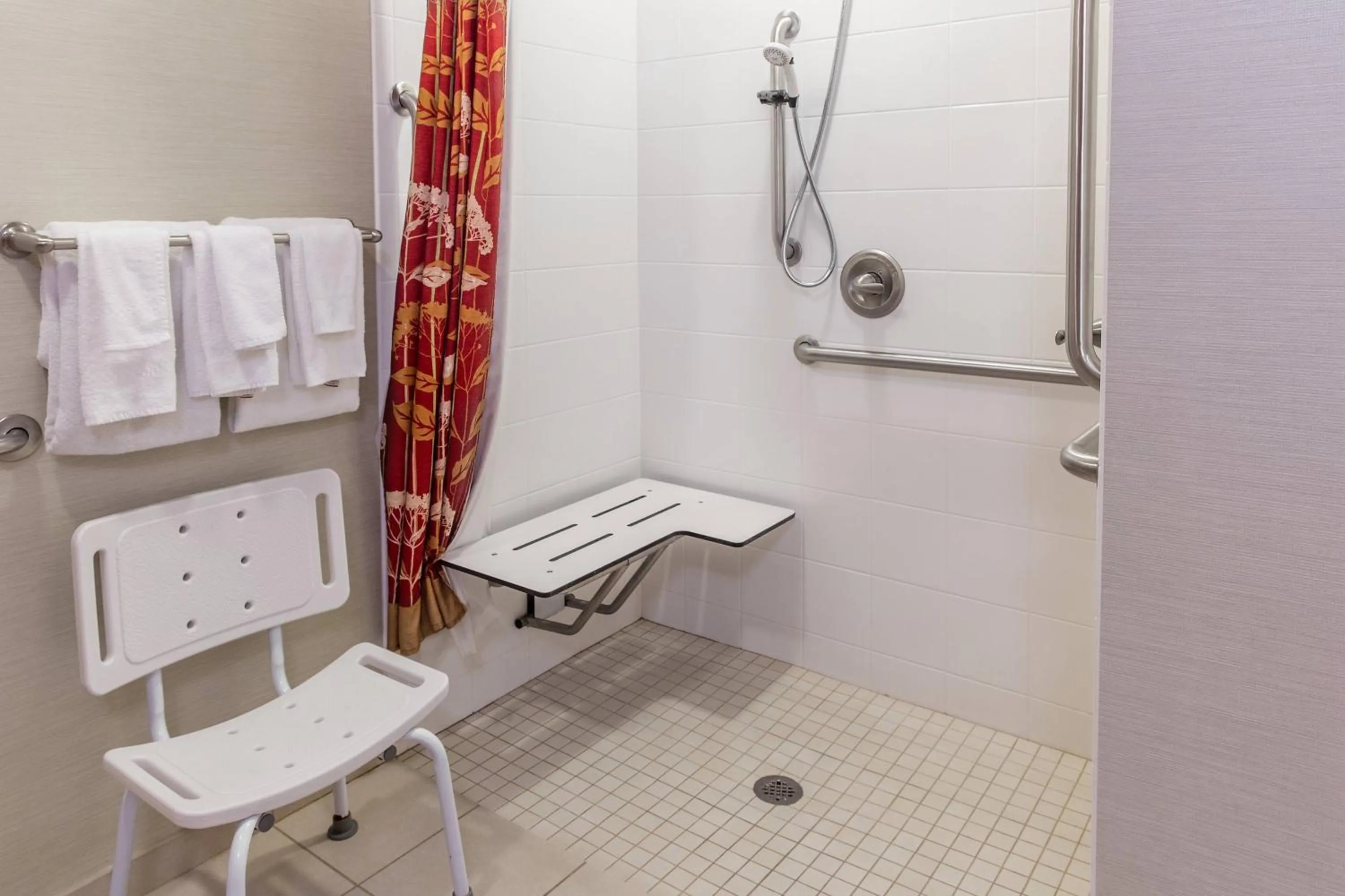 Bathroom in Courtyard by Marriott Lexington Keeneland/Airport