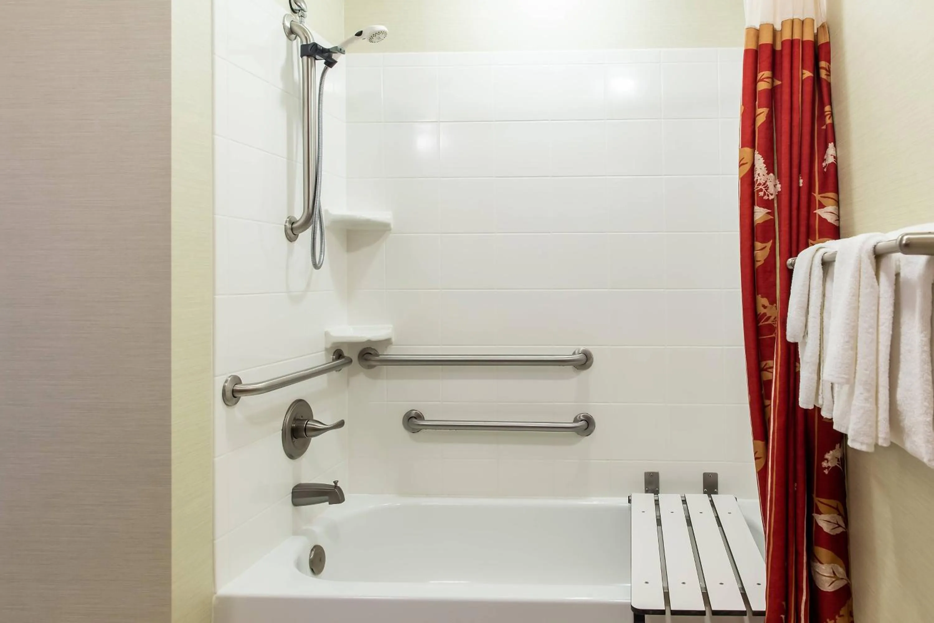 Bathroom in Courtyard by Marriott Lexington Keeneland/Airport