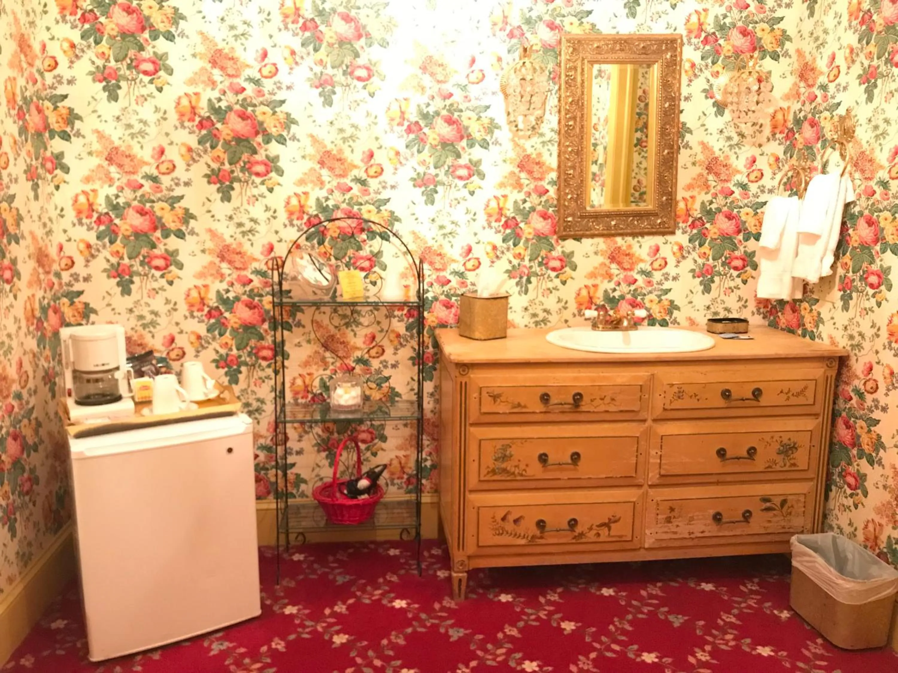 Bathroom in 1896 House Country Inn - Barnside Inn