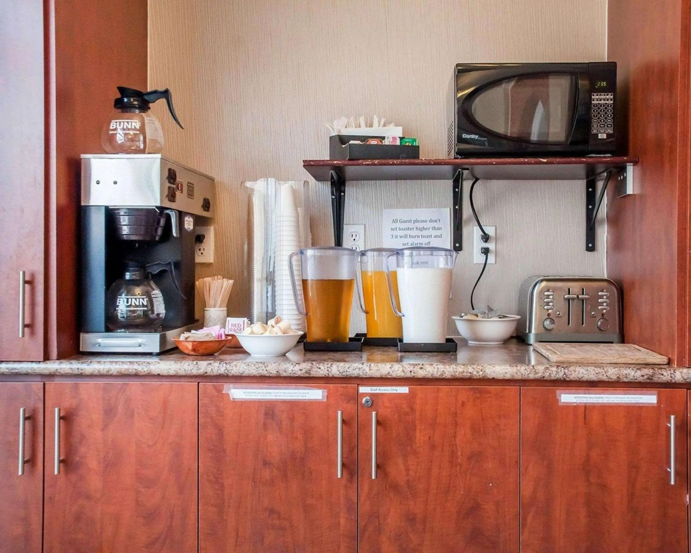 Breakfast in Woodstock Inn and Suites