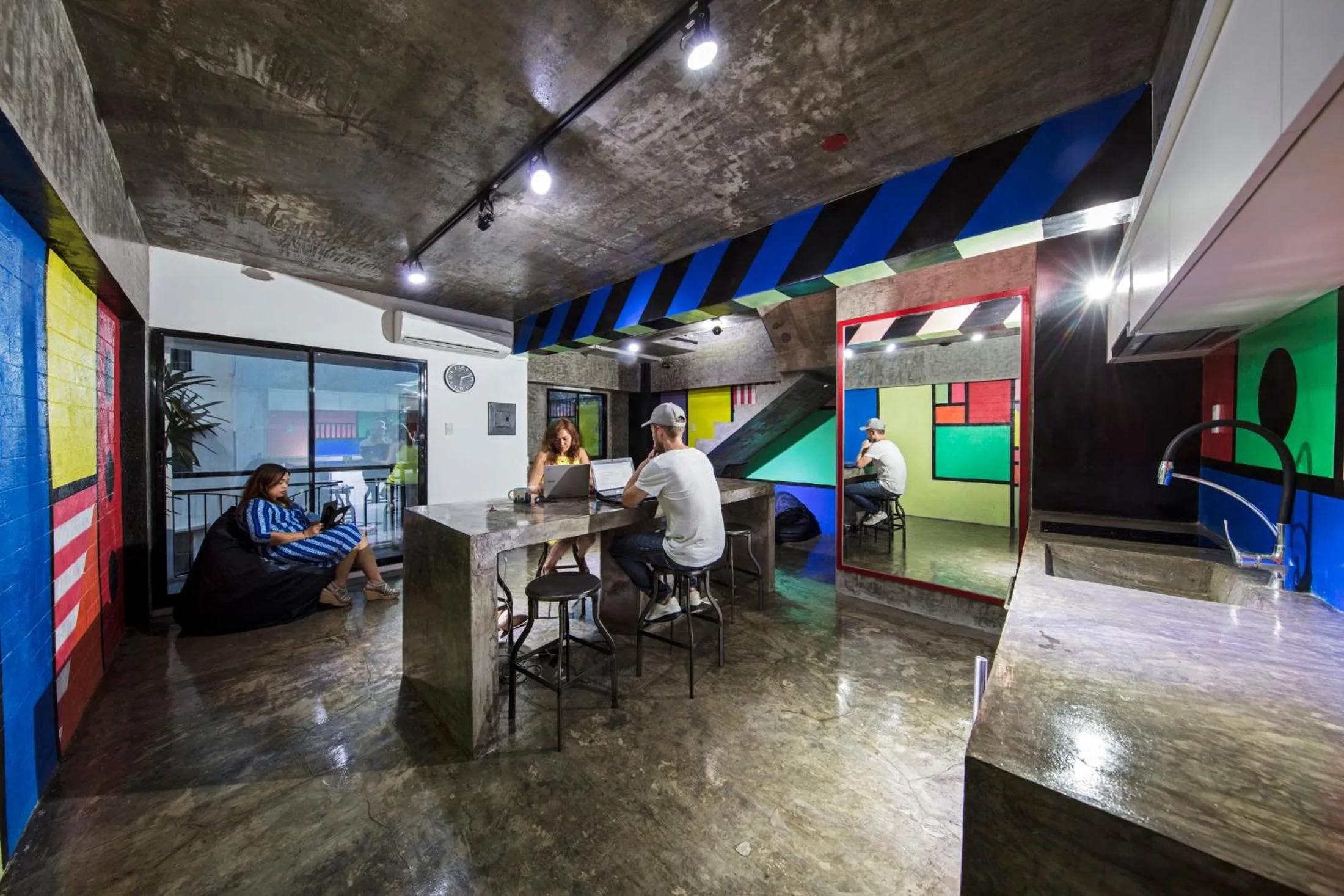 Seating area in D522 Hostel at Kiener Hills - Near Cebu Airport