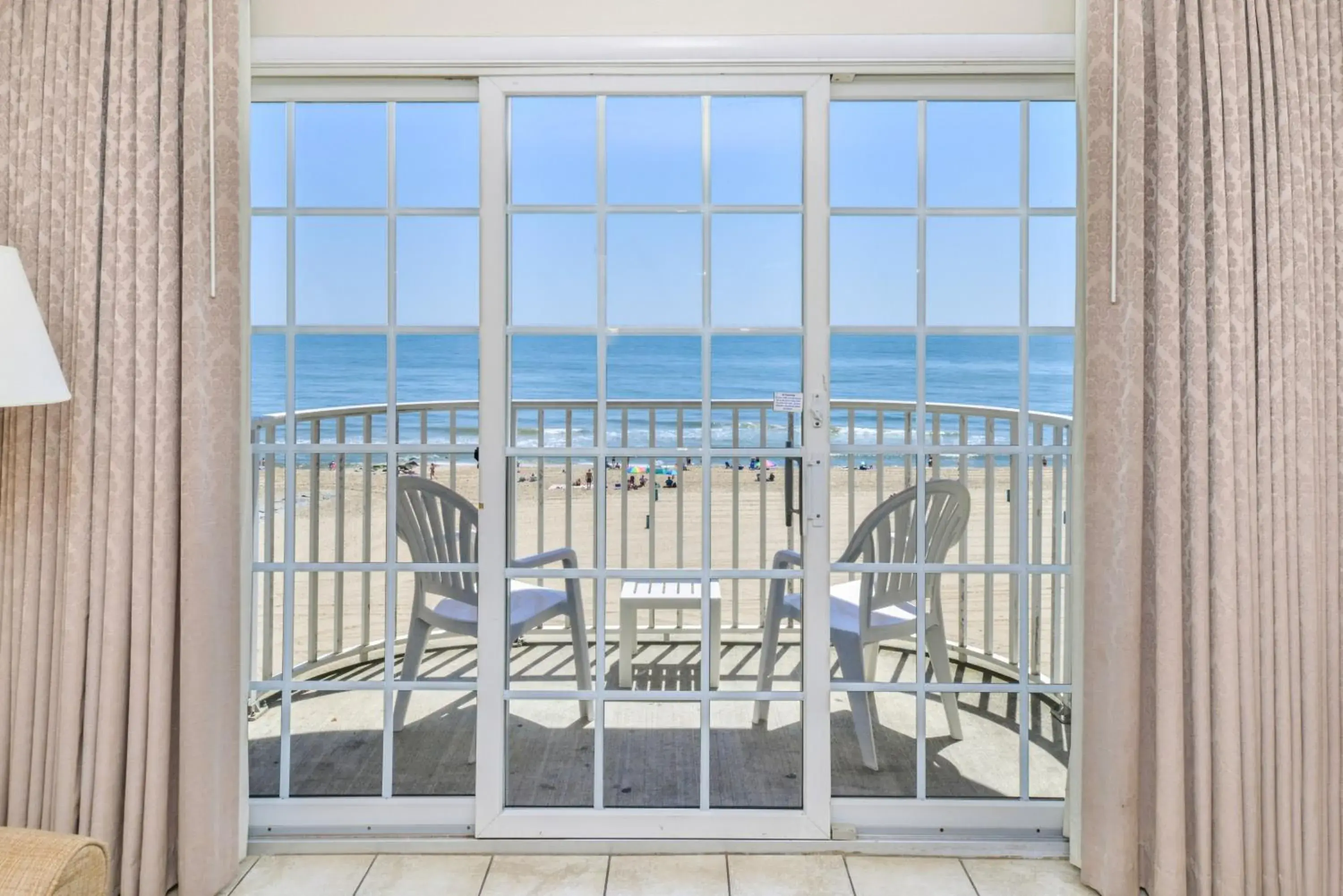 Paradise Oceanfront in Paradise Plaza Inn Paradise Oceanfront in Paradise Plaza Inn