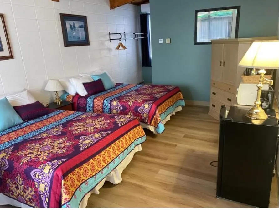 Bed in Huron Sands Motel and Restaurant