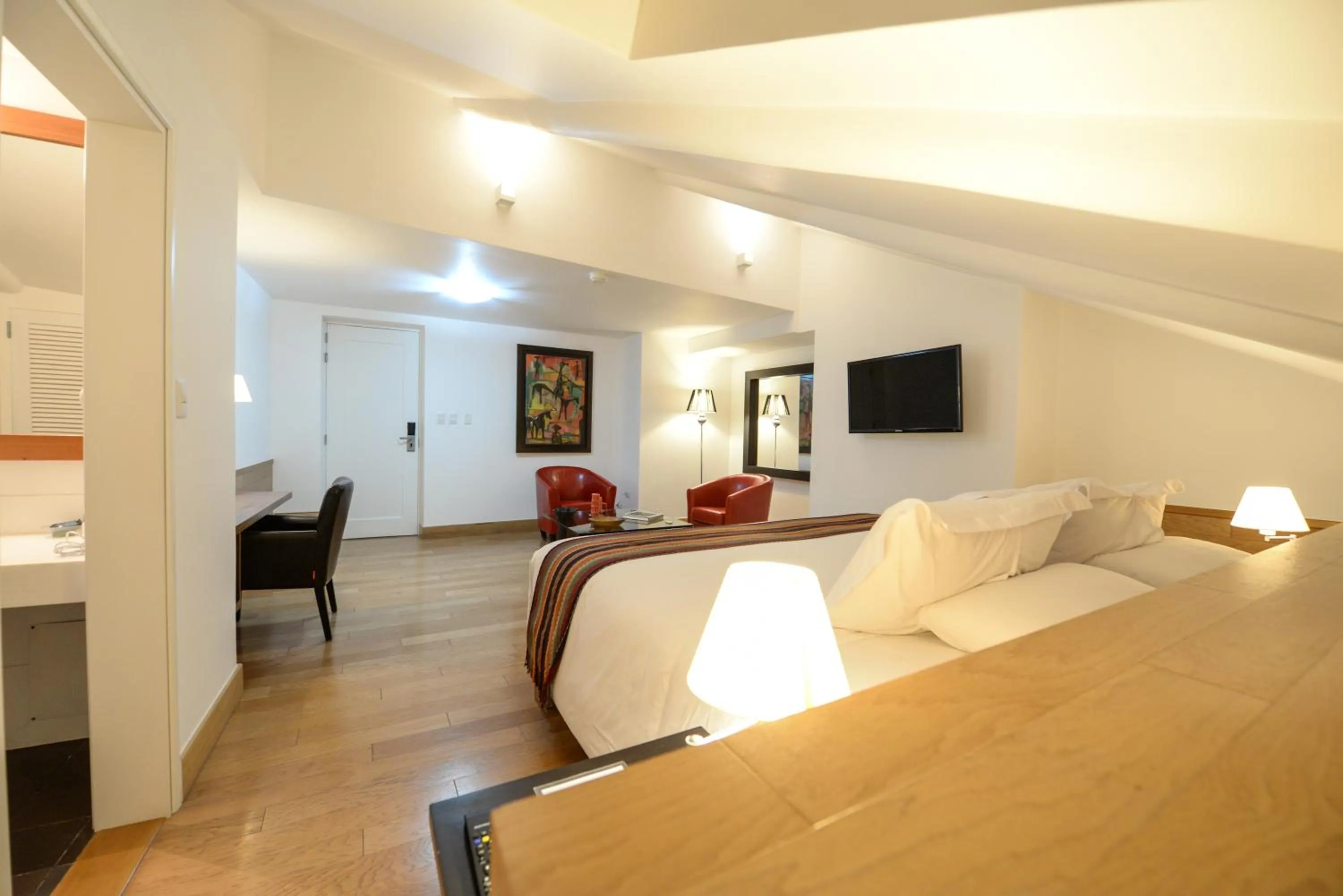 Photo of the whole room in Hotel Plaza de Armas Cusco