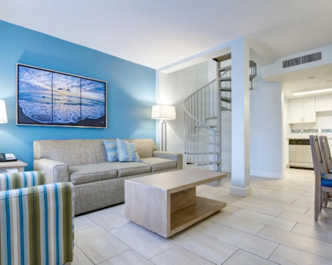 Living room in Grand Seas by Exploria Resorts