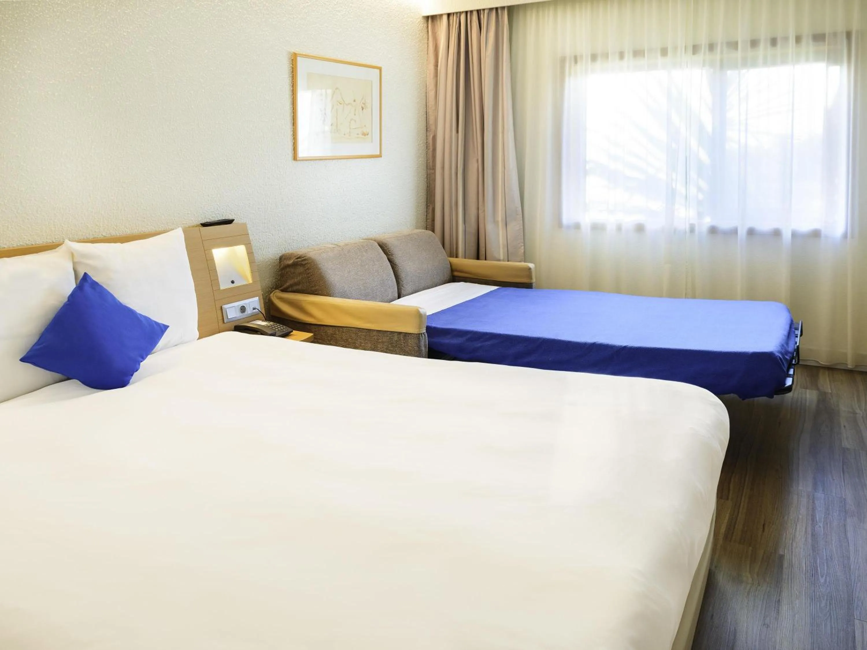 Bedroom, Bed in Novotel Porto Gaia