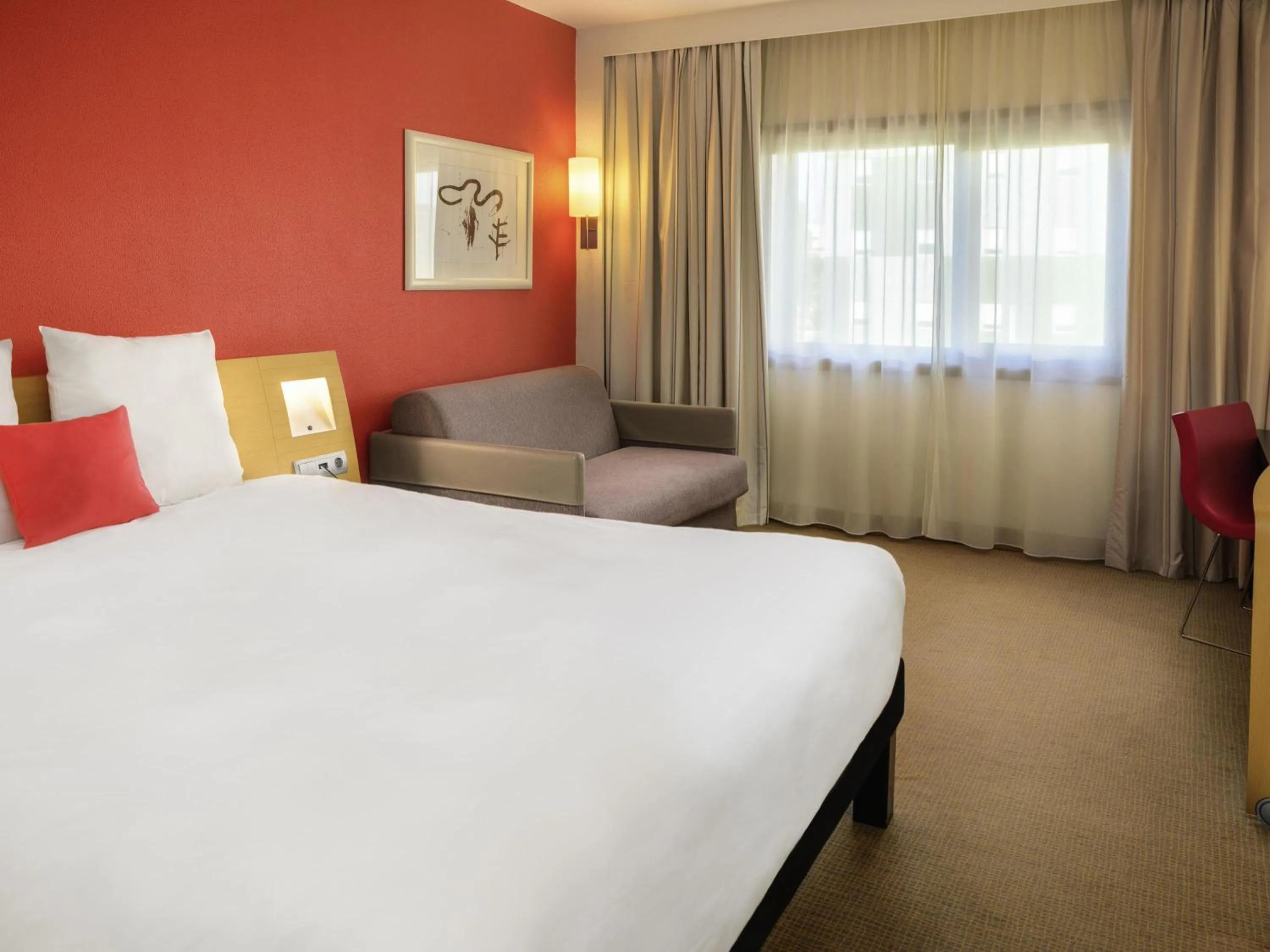 Bedroom, Bed in Novotel Porto Gaia