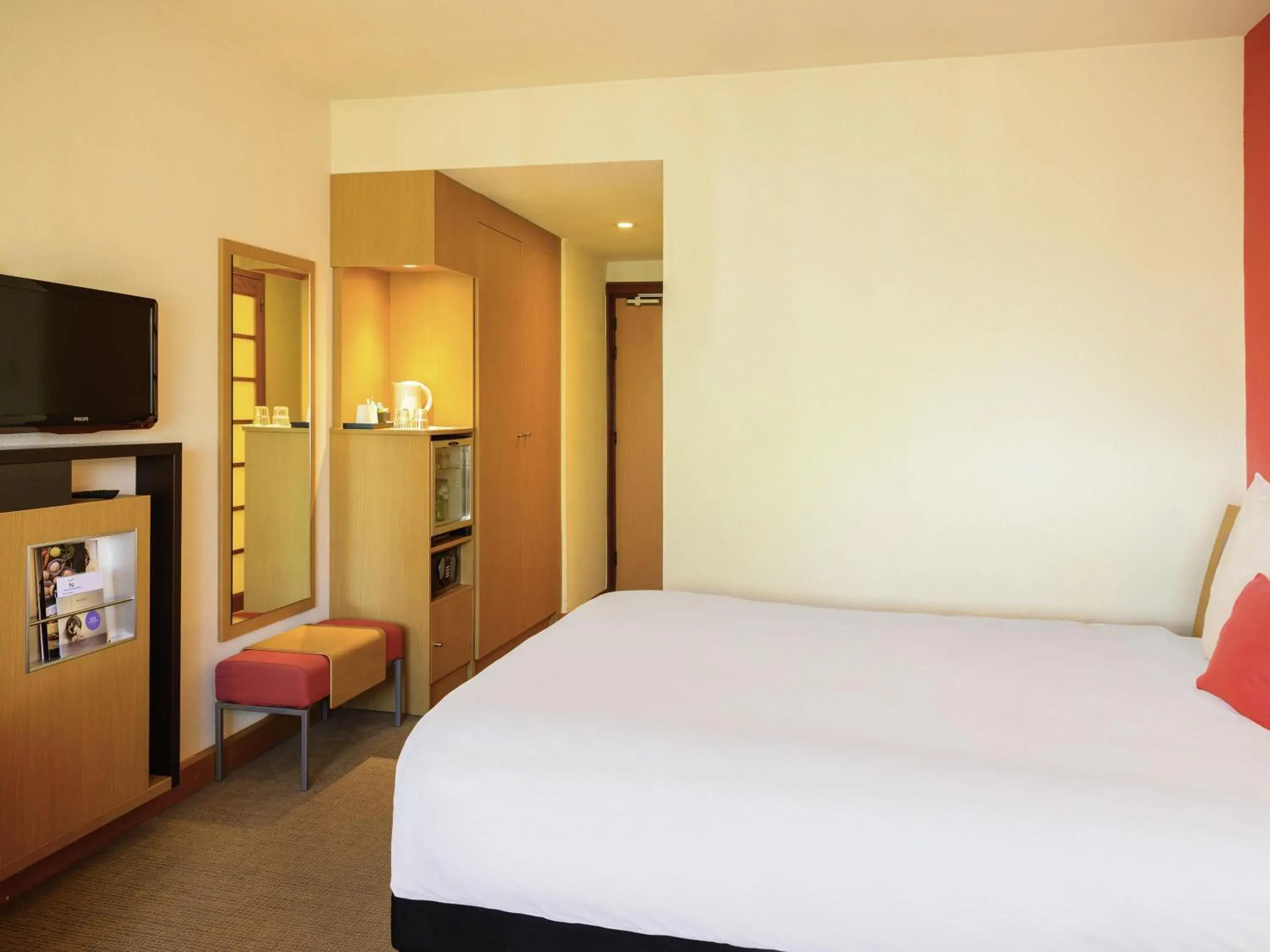 Standard room with Two twin beds and One sofa bed in Novotel Porto Gaia Standard room with Two twin beds and One sofa bed in Novotel Porto Gaia