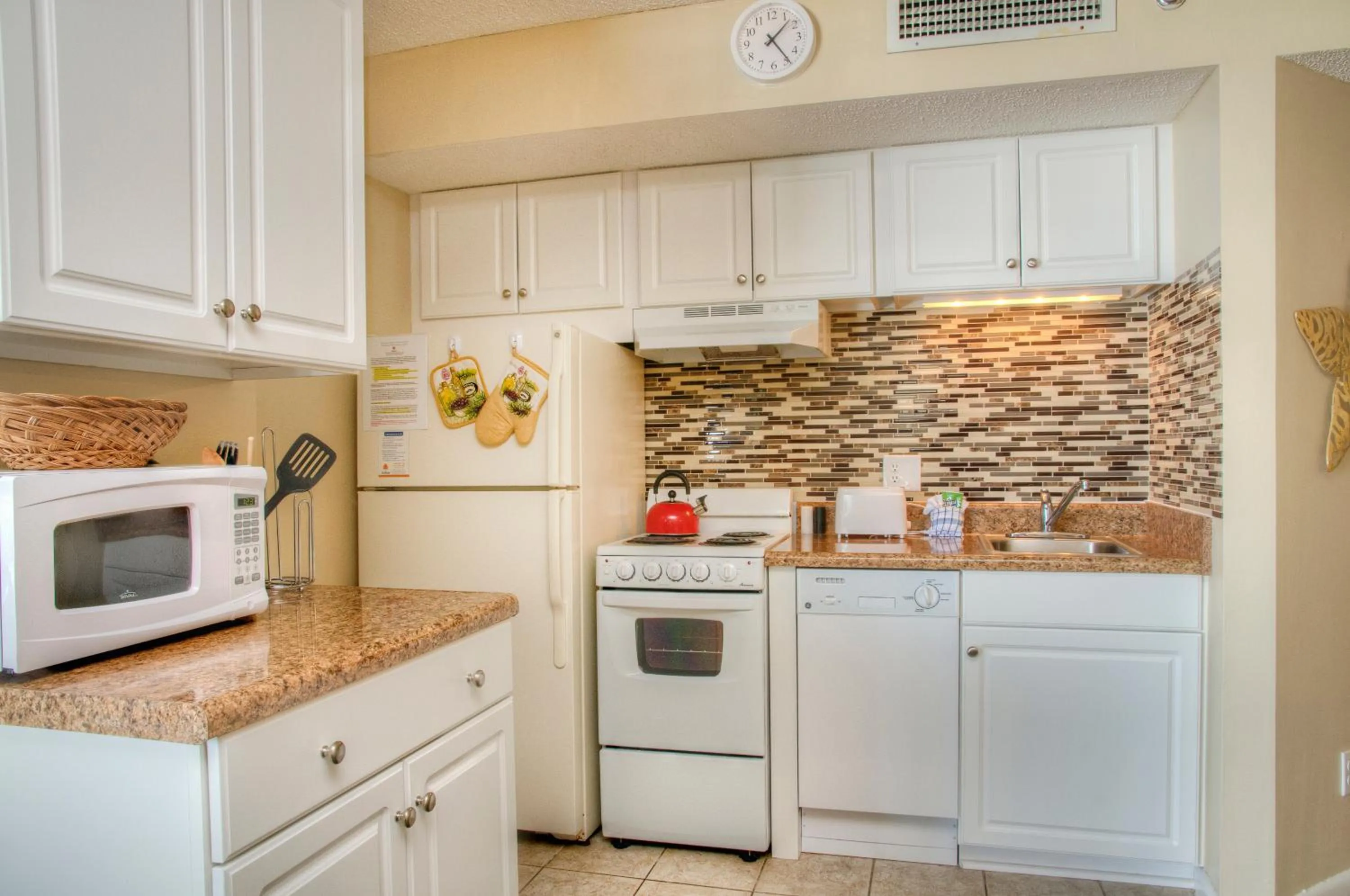 Kitchen or kitchenette in Ocean Forest Plaza by Palmetto Vacations