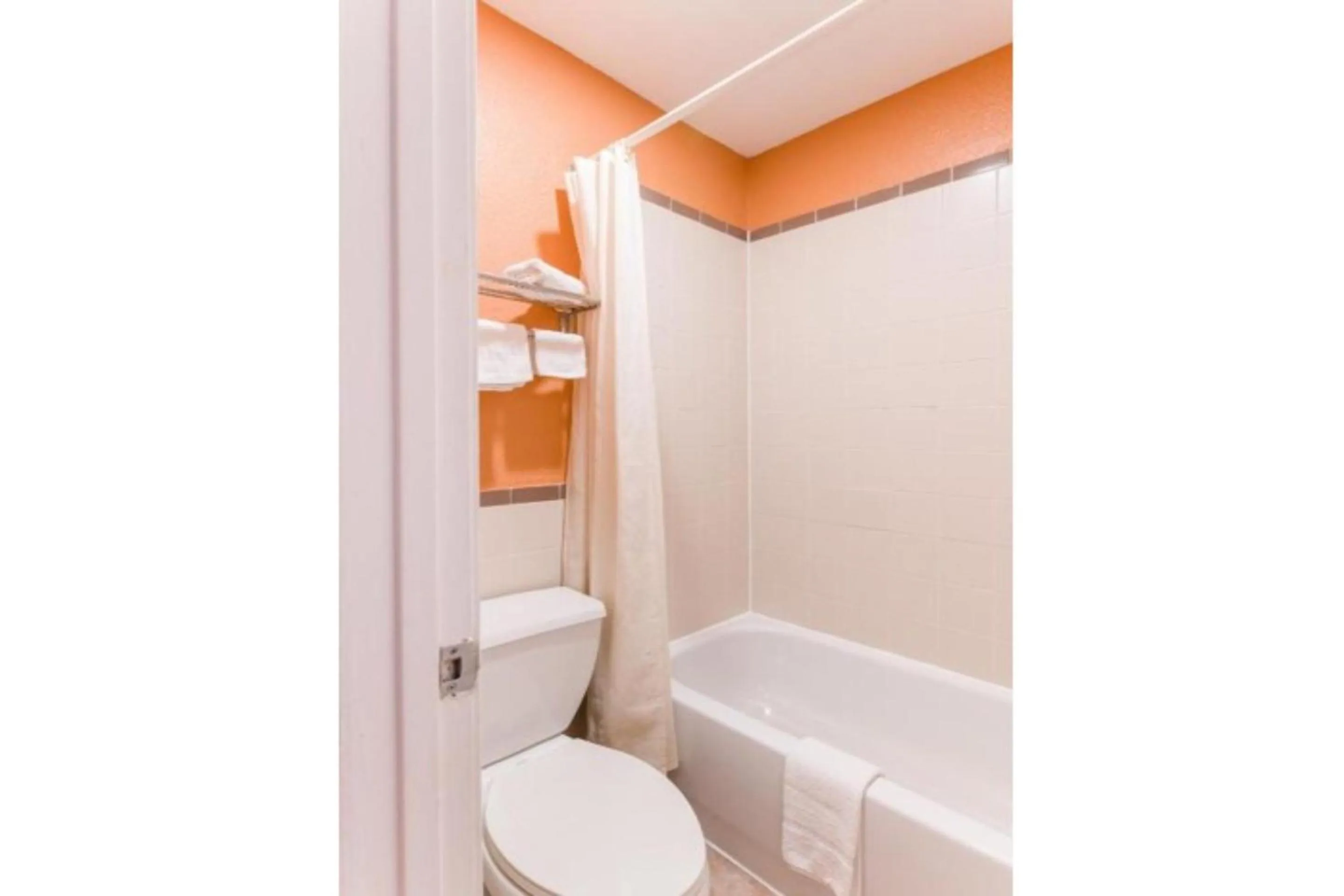 Bathroom in Sienna Inn Channelview, TX