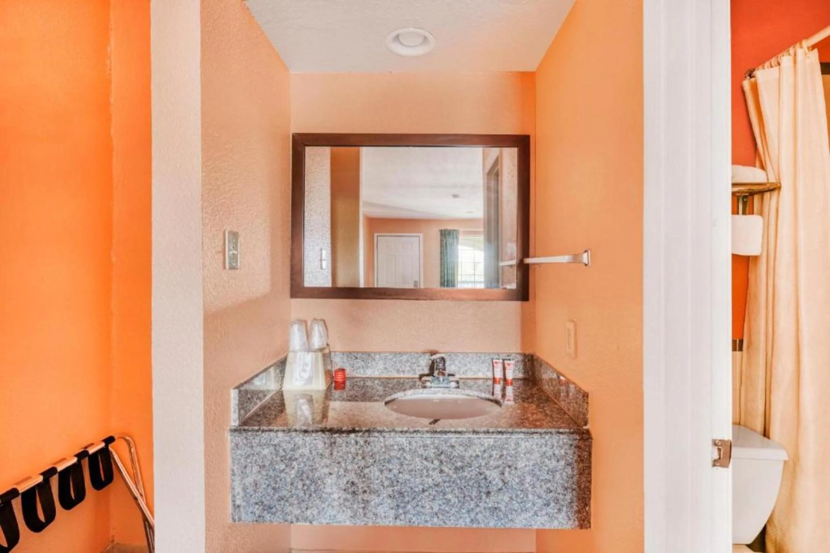 Bathroom in Sienna Inn Channelview, TX