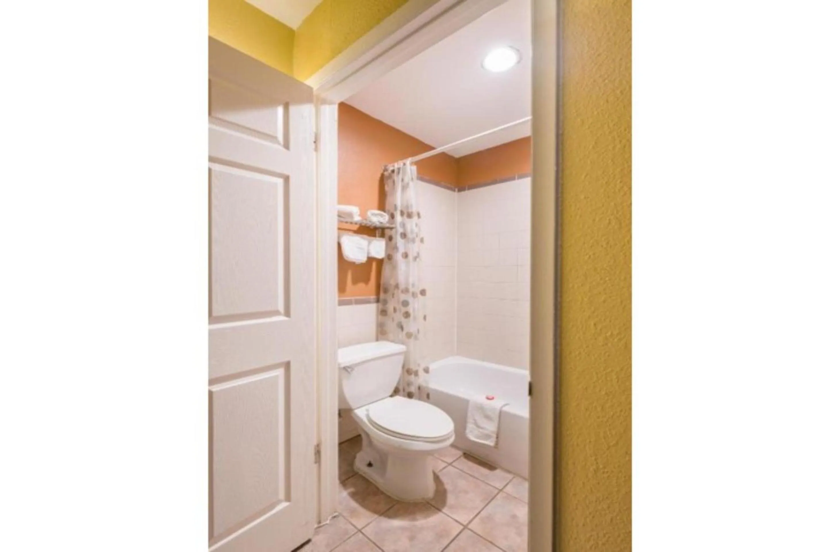 Bathroom in Sienna Inn Channelview, TX