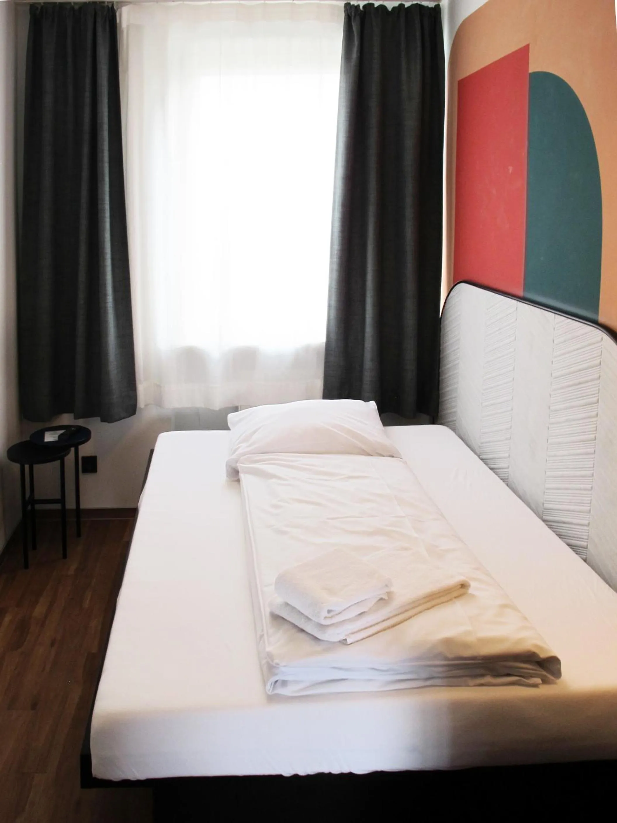 Bed in The Dot | 24/7 Checkin