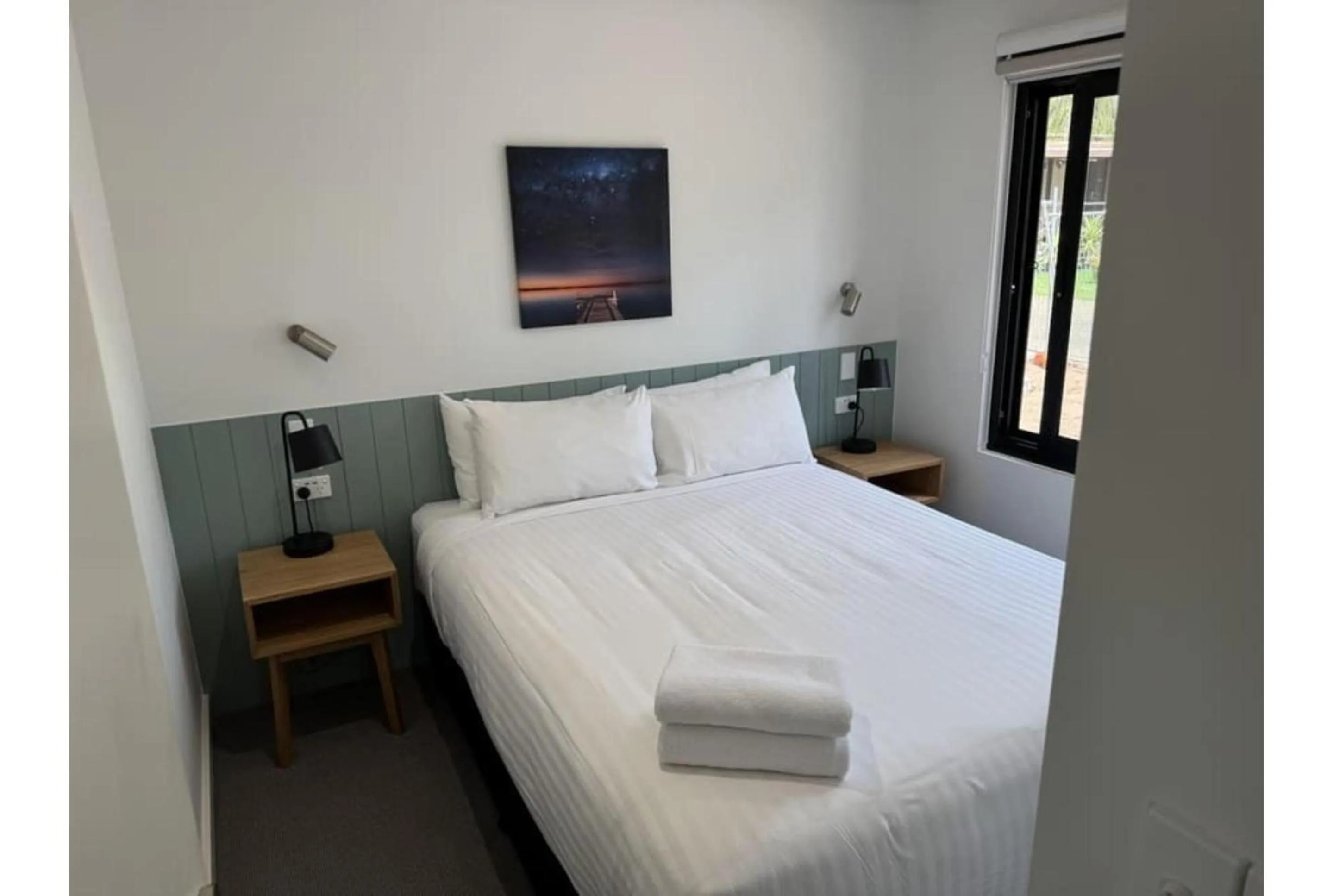 Bedroom, Bed in Discovery Parks - Lake Bonney