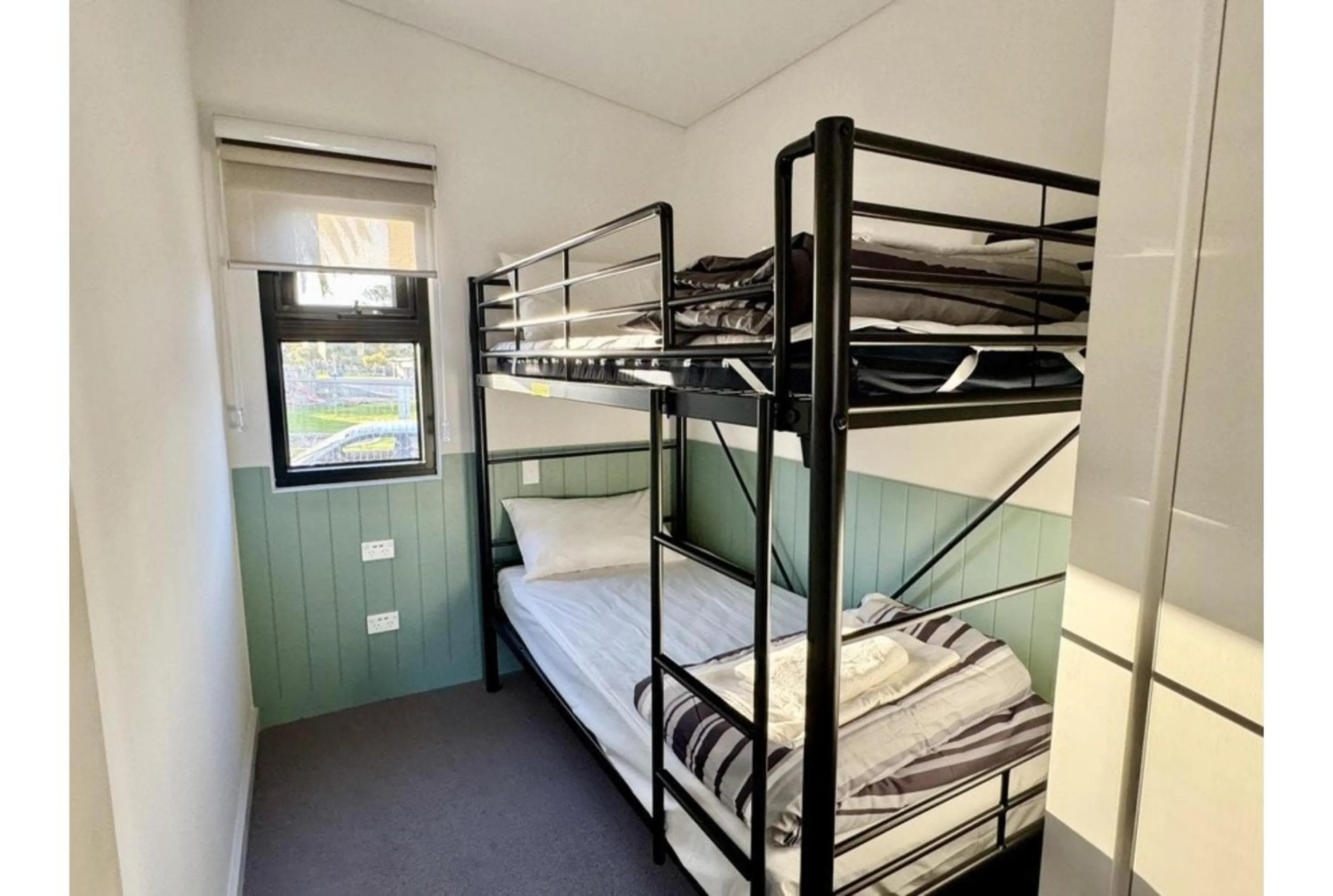Bedroom, Bed in Discovery Parks - Lake Bonney