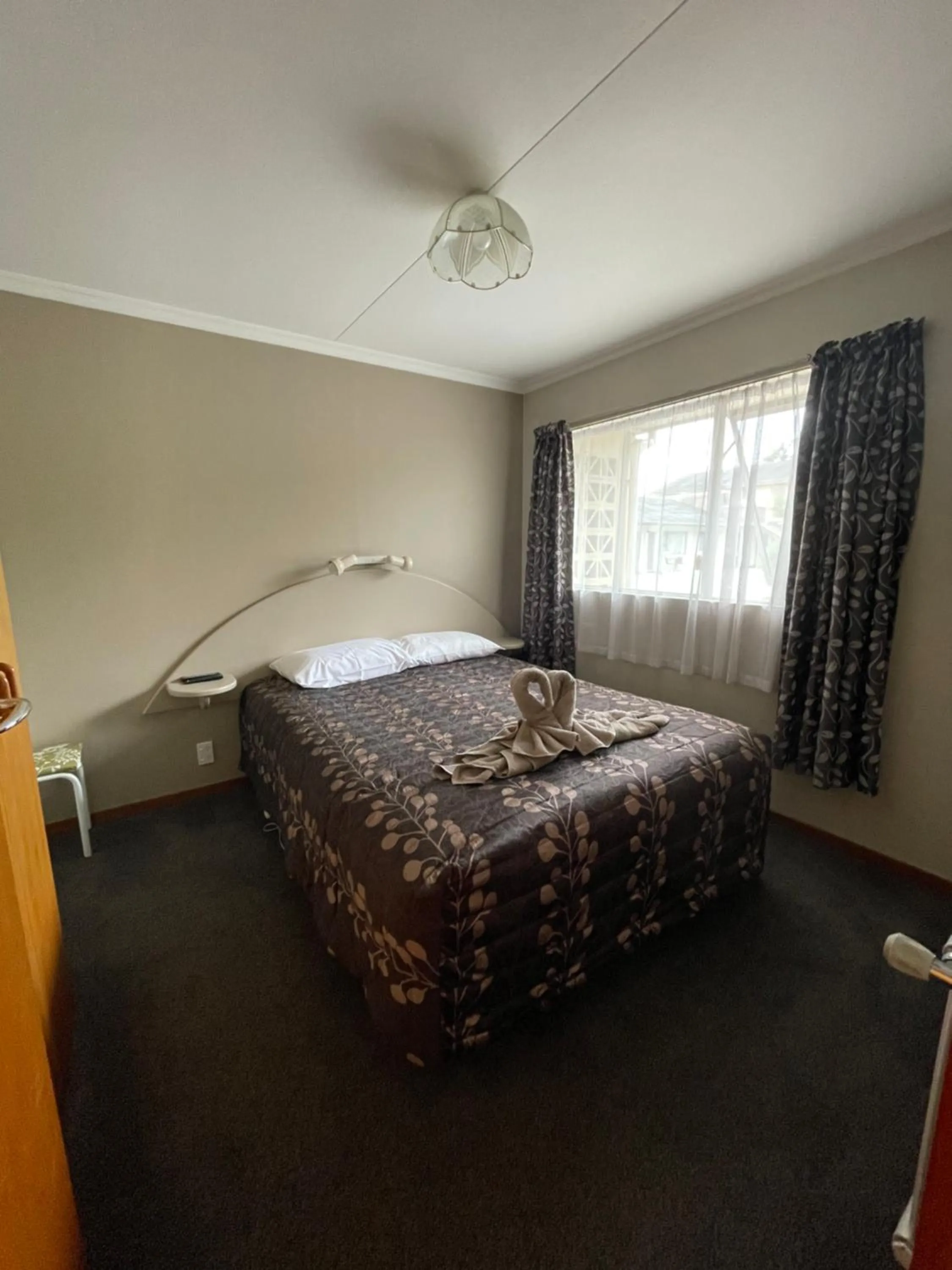 Bedroom, Bed in Alexandra Motor Lodge NZ