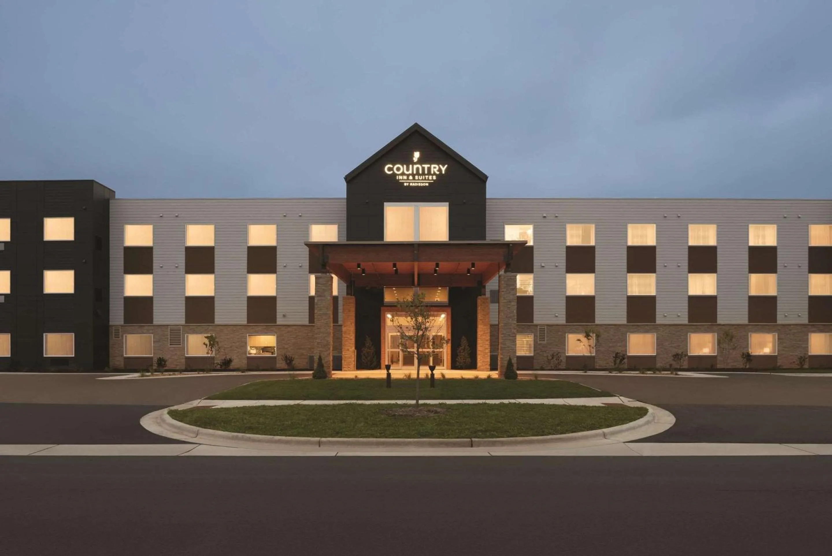 Property building in Country Inn & Suites by Radisson, Ft Atkinson, WI