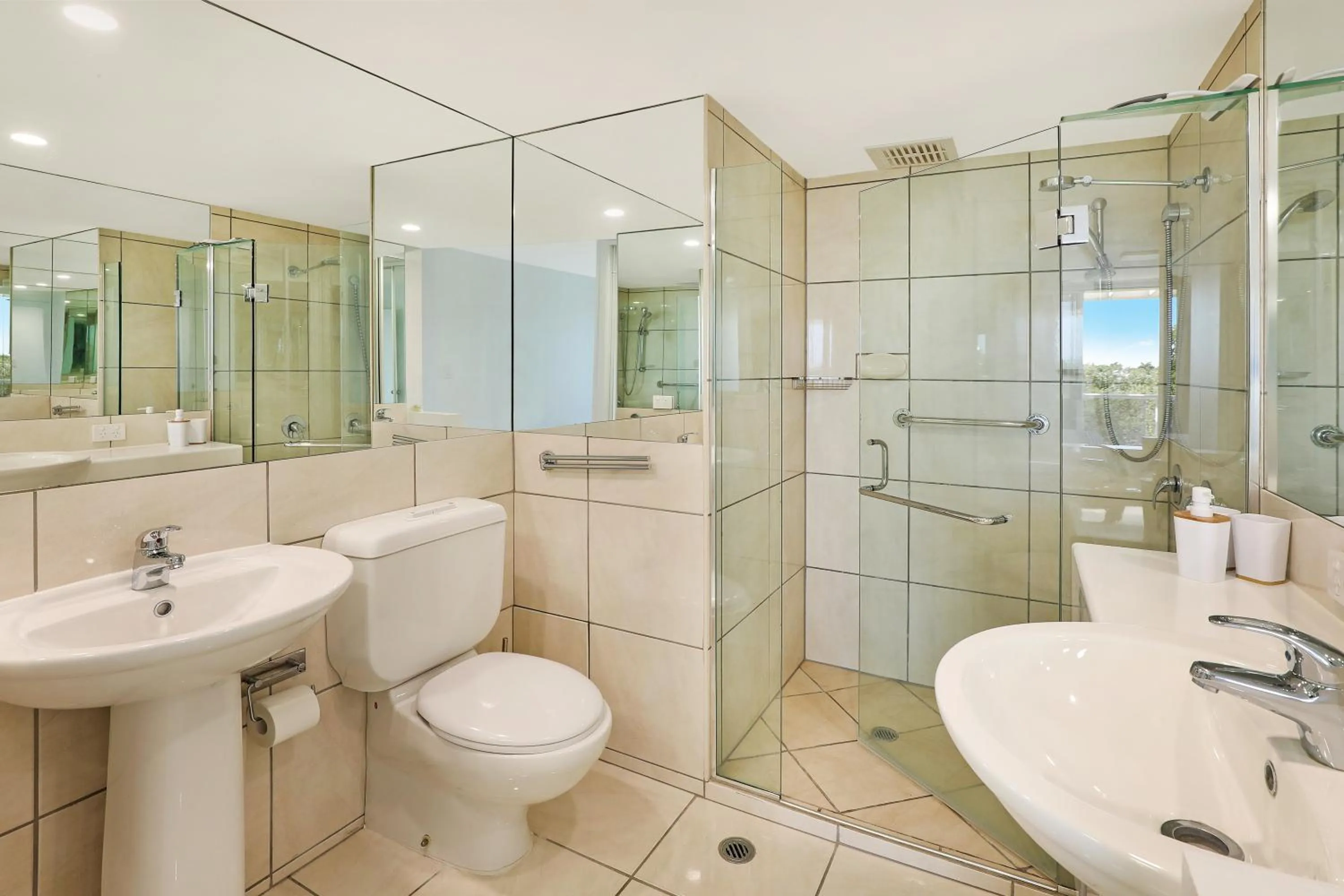 Bathroom in Spinnaker Quays