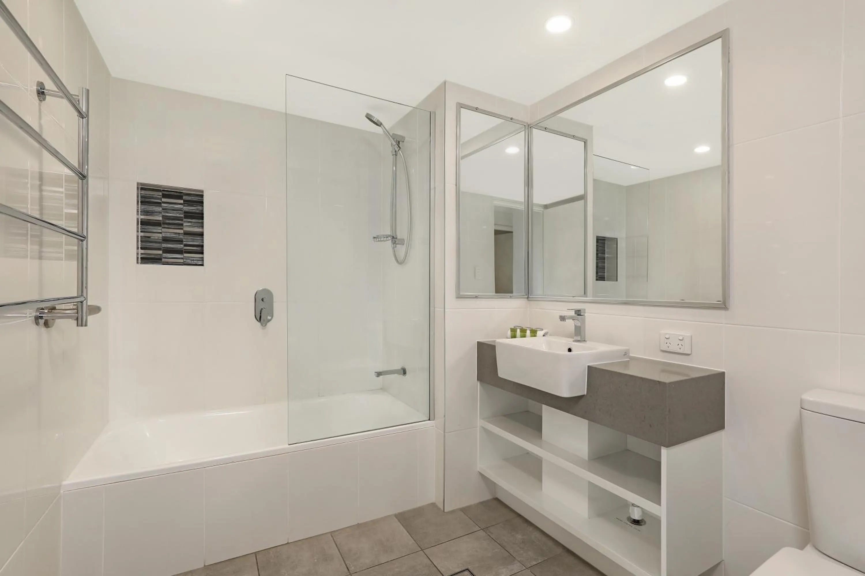 Bathroom in Spinnaker Quays