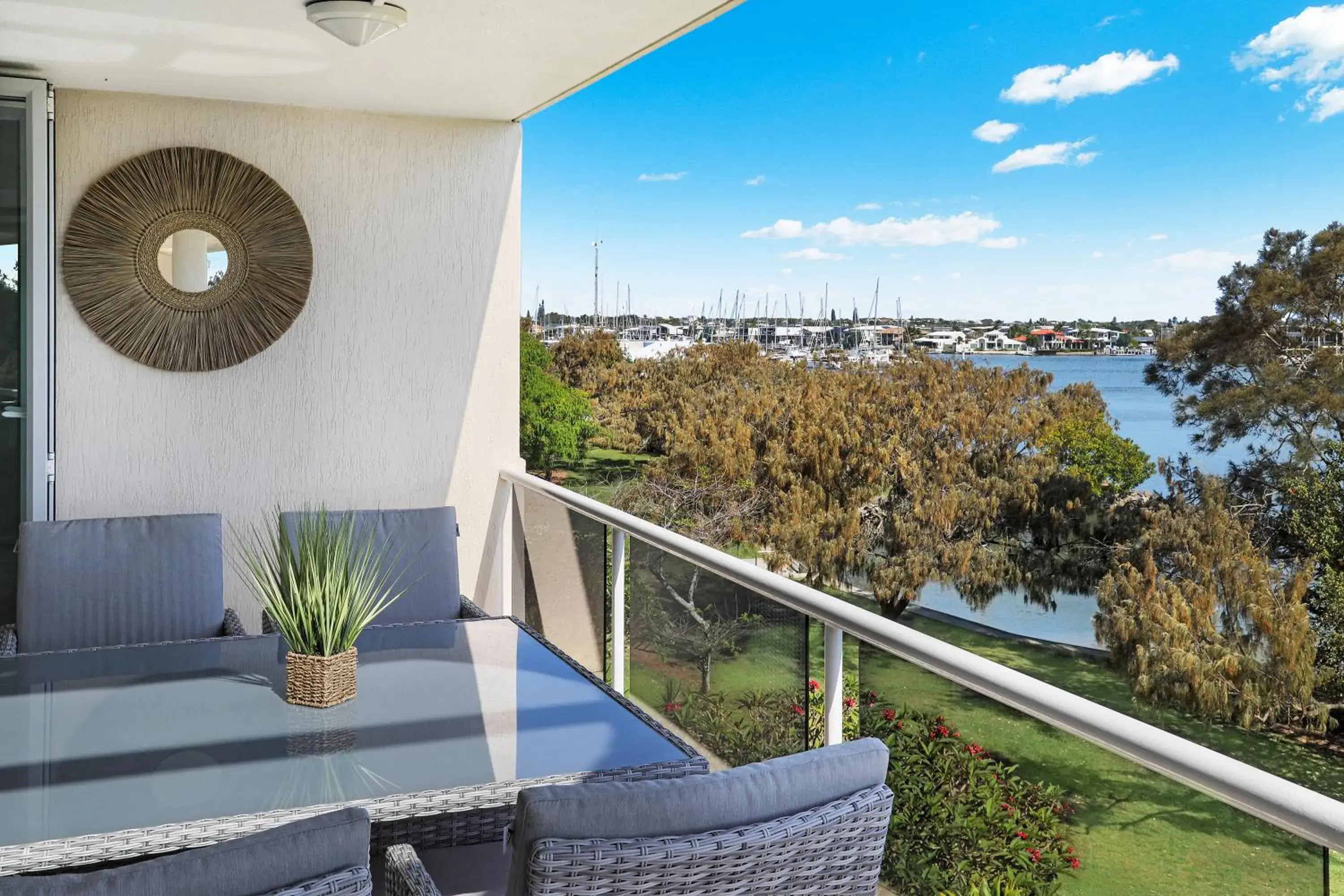 Two-Bedroom Apartment in Spinnaker Quays Two-Bedroom Apartment in Spinnaker Quays