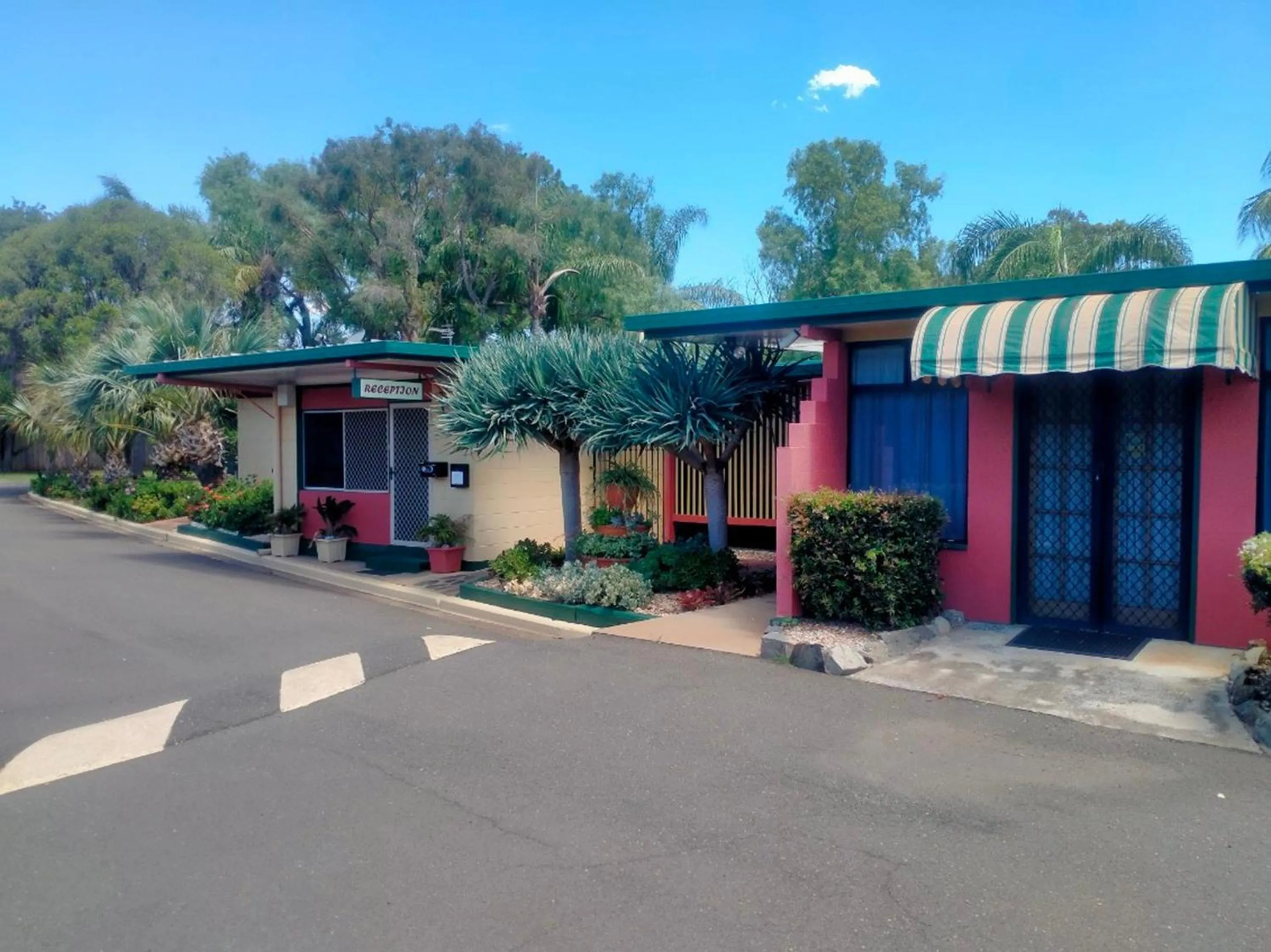 Property building in Oakey Motel