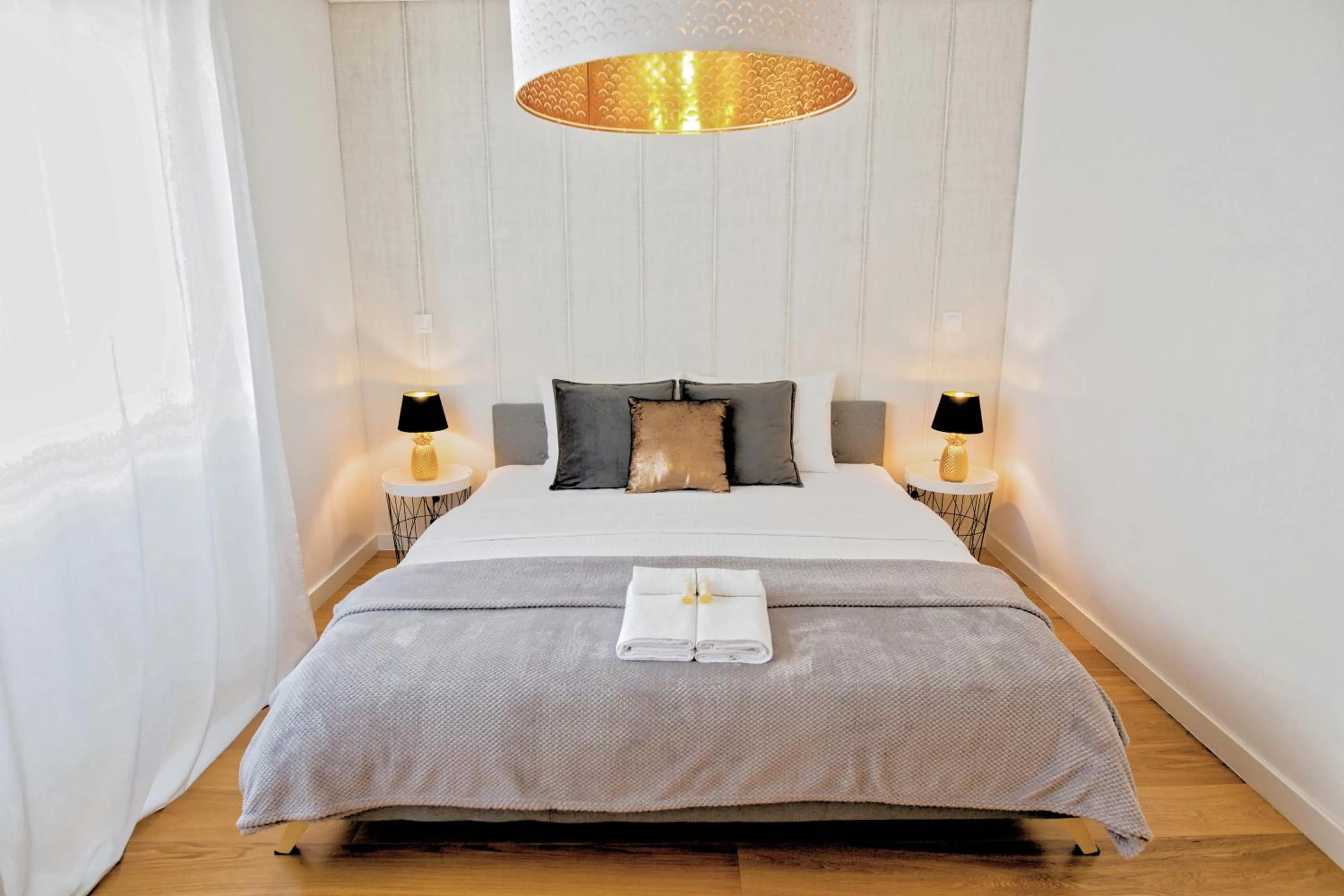 Bed in Industrial Lisbon Apartment