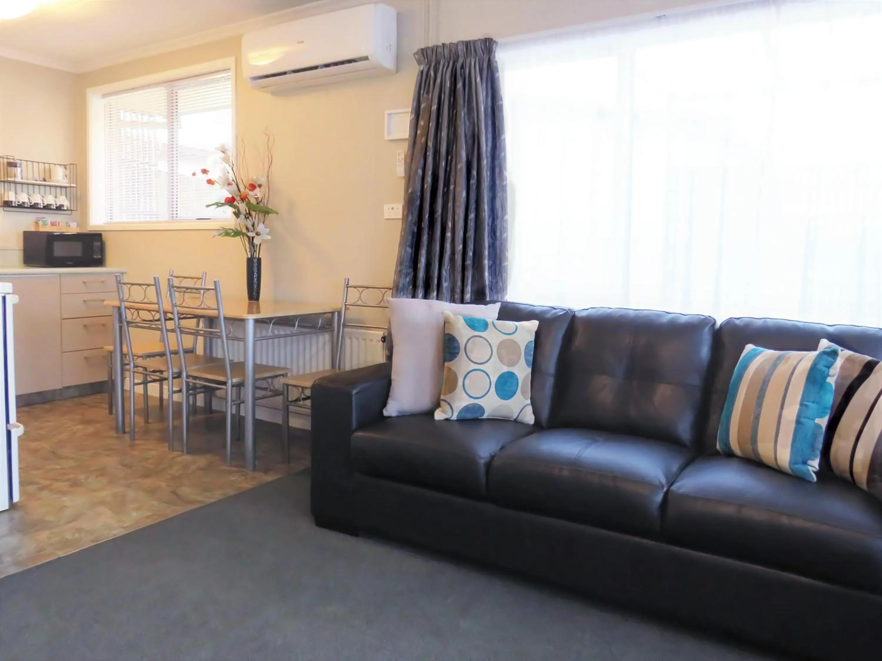 Living room in Almond Court Motel